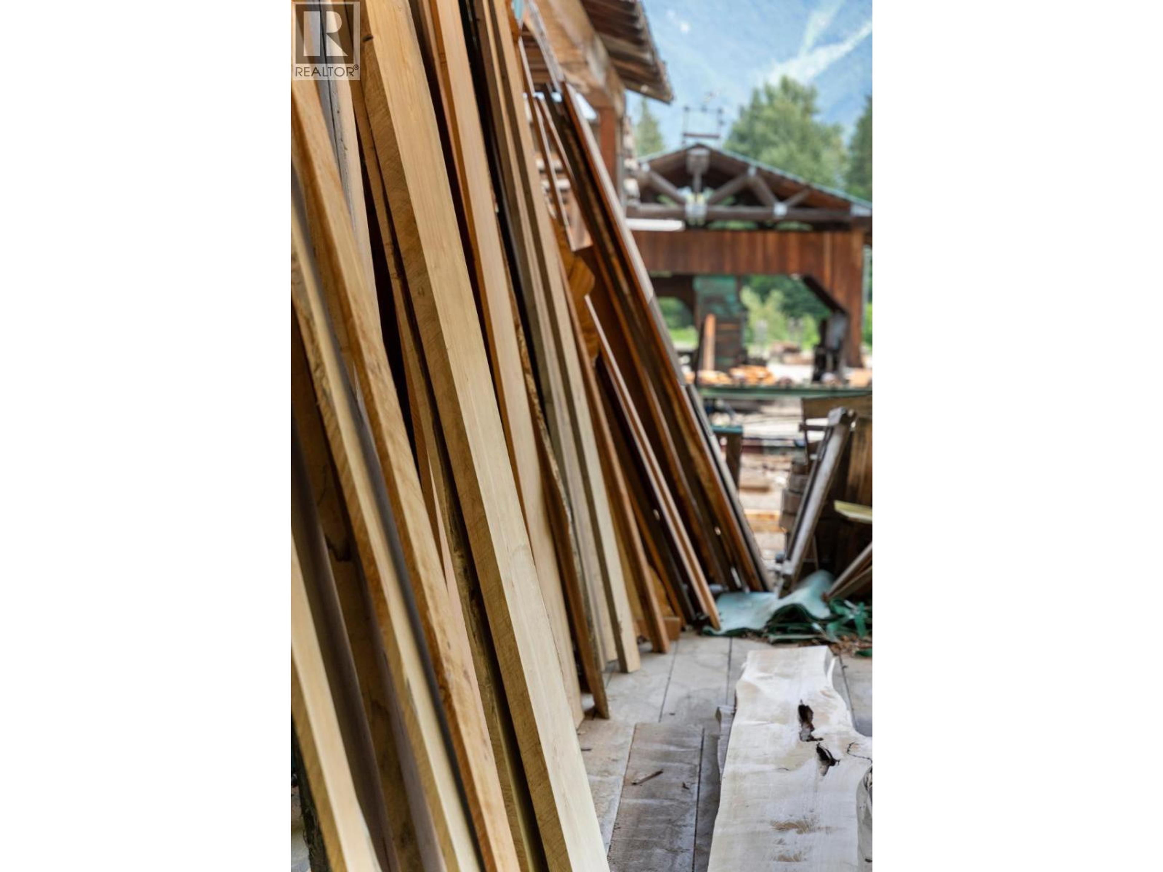 209 LARDEAU RIVER ROAD - 52