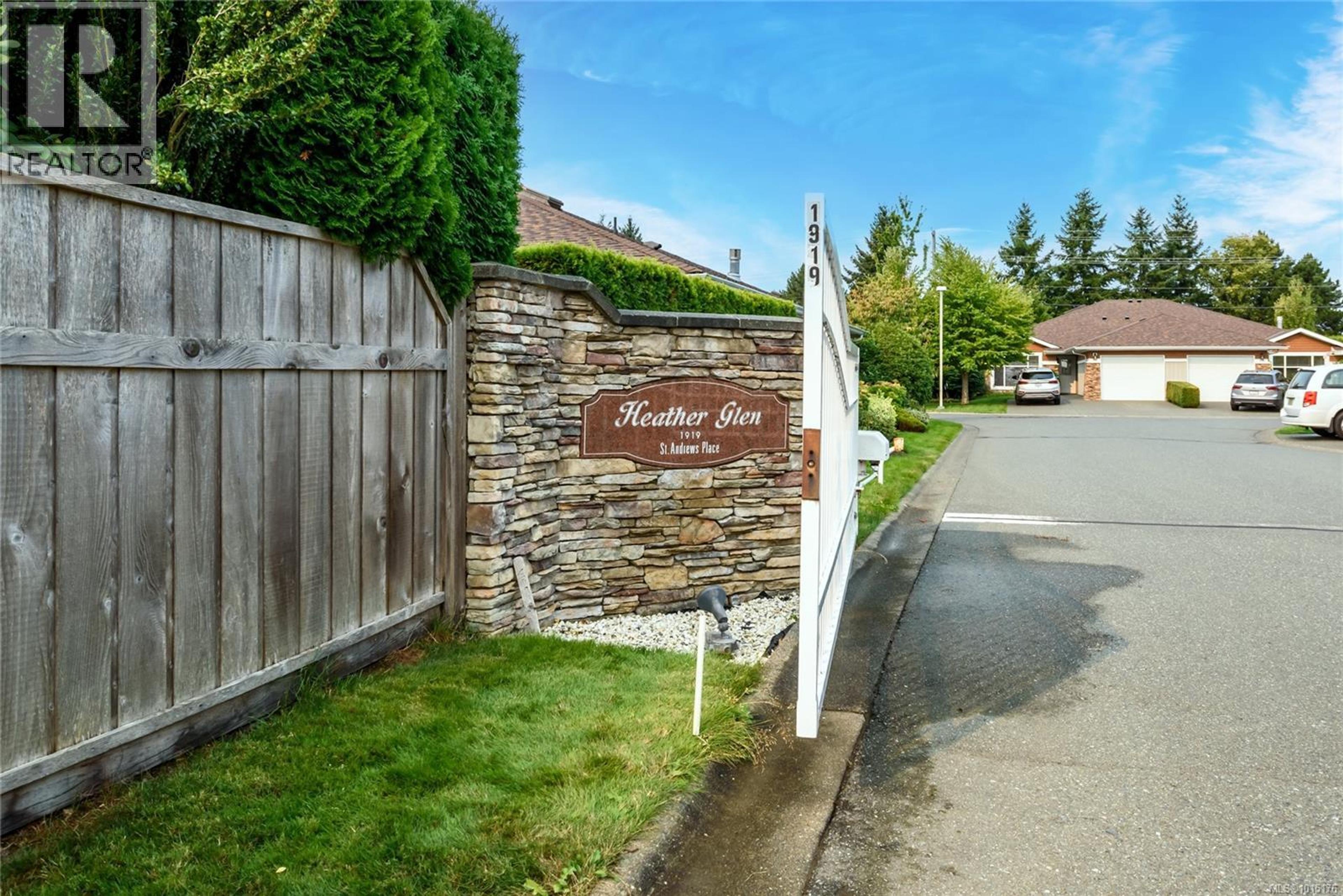 1919 St. Andrews Pl, Courtenay - Exteriors - Photo 6