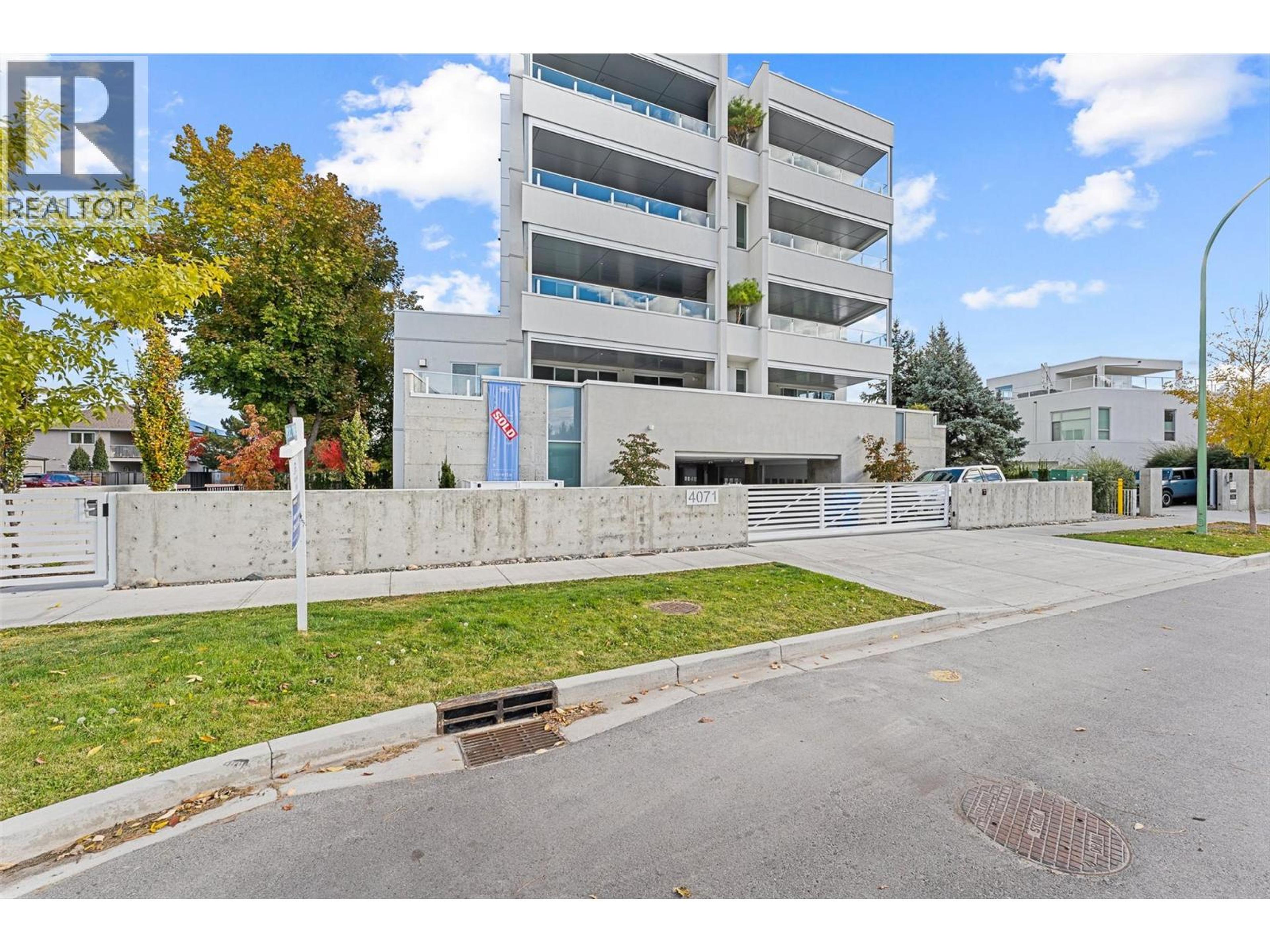 4071 Lakeshore Road, Kelowna - Exteriors - Photo 1