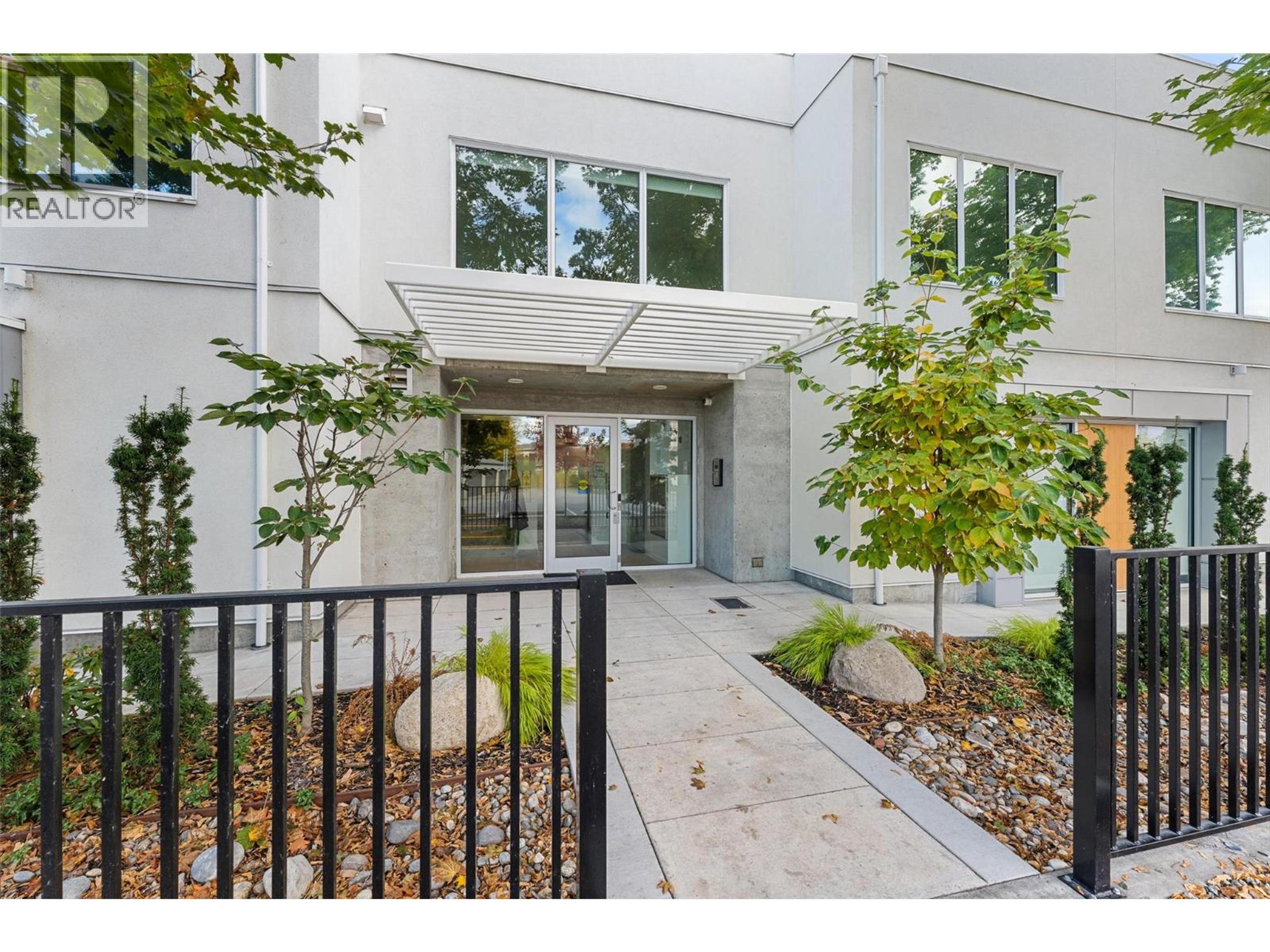 4071 Lakeshore Road, Kelowna - Exteriors - Photo 5