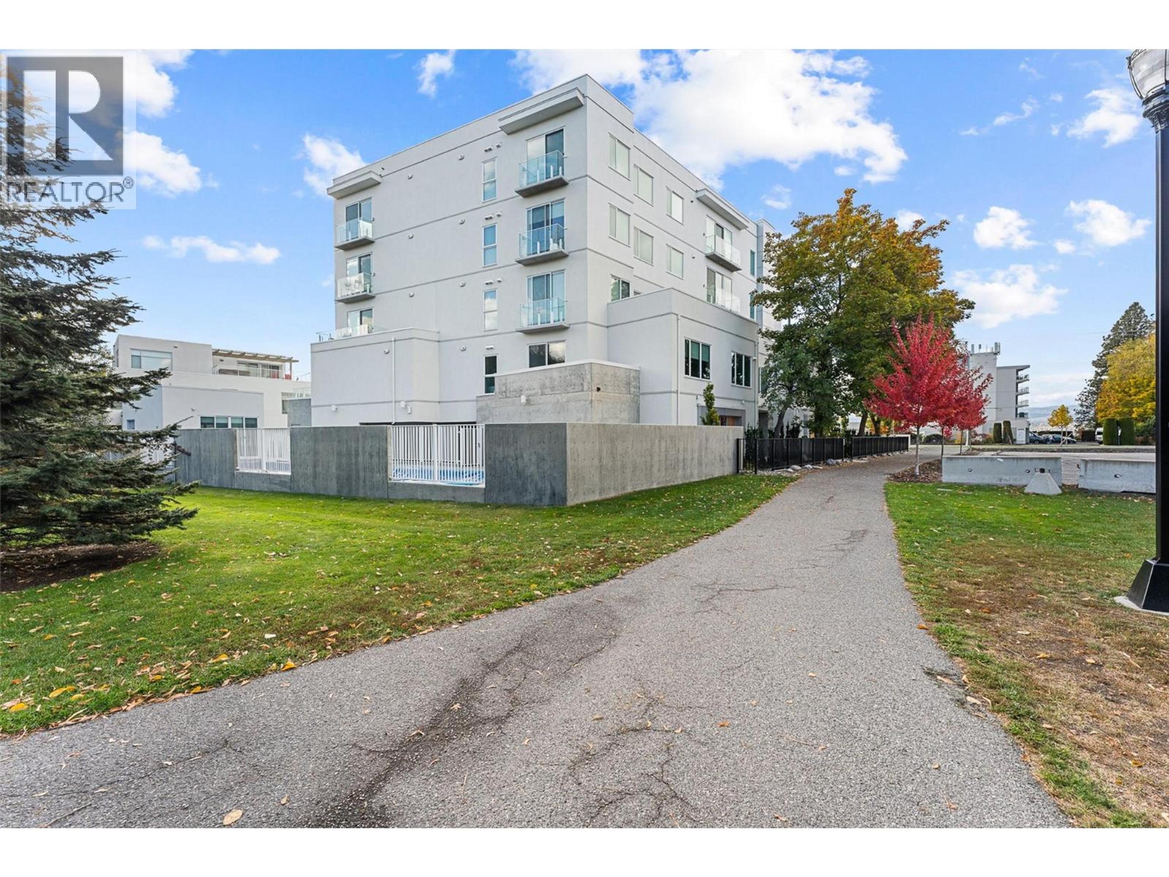 4071 Lakeshore Road, Kelowna - Exteriors - Photo 3