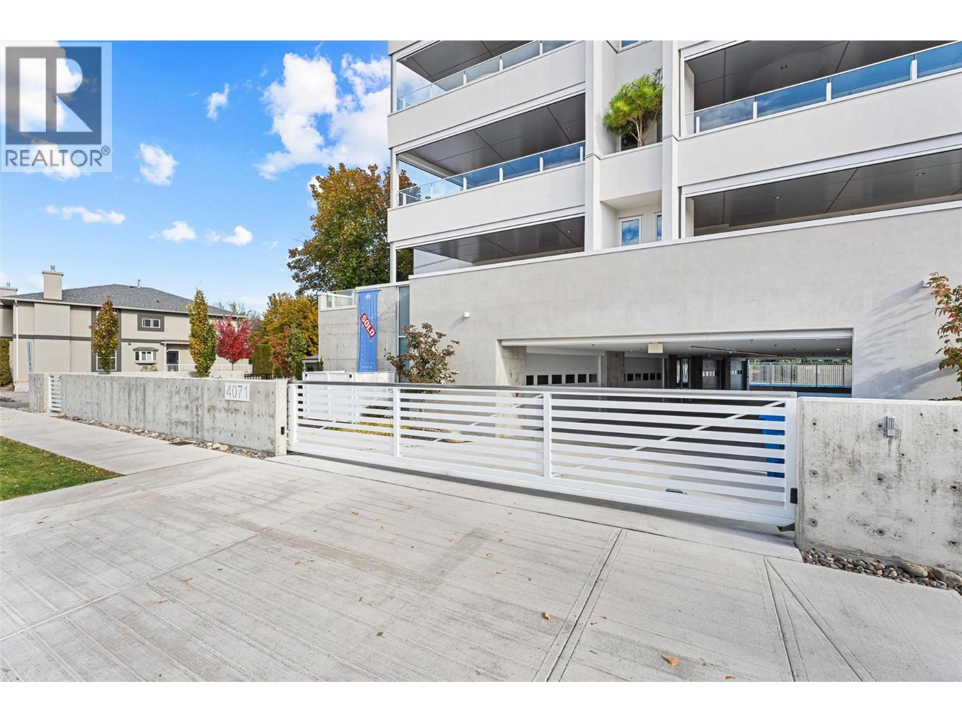 4071 Lakeshore Road, Kelowna - Exteriors - Photo 4