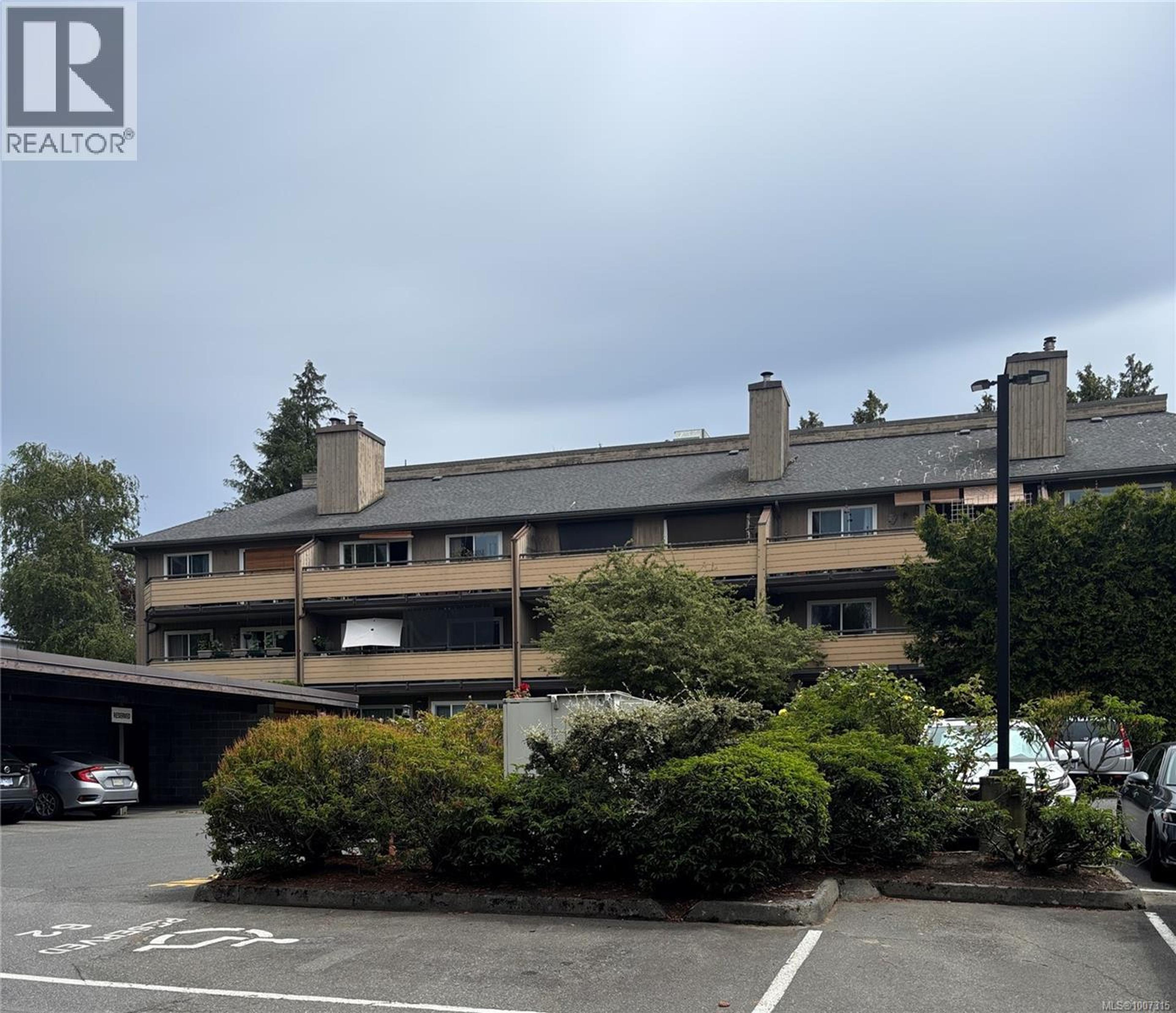 3215 Alder St, Saanich - Exteriors - Full Complex View - Photo 1