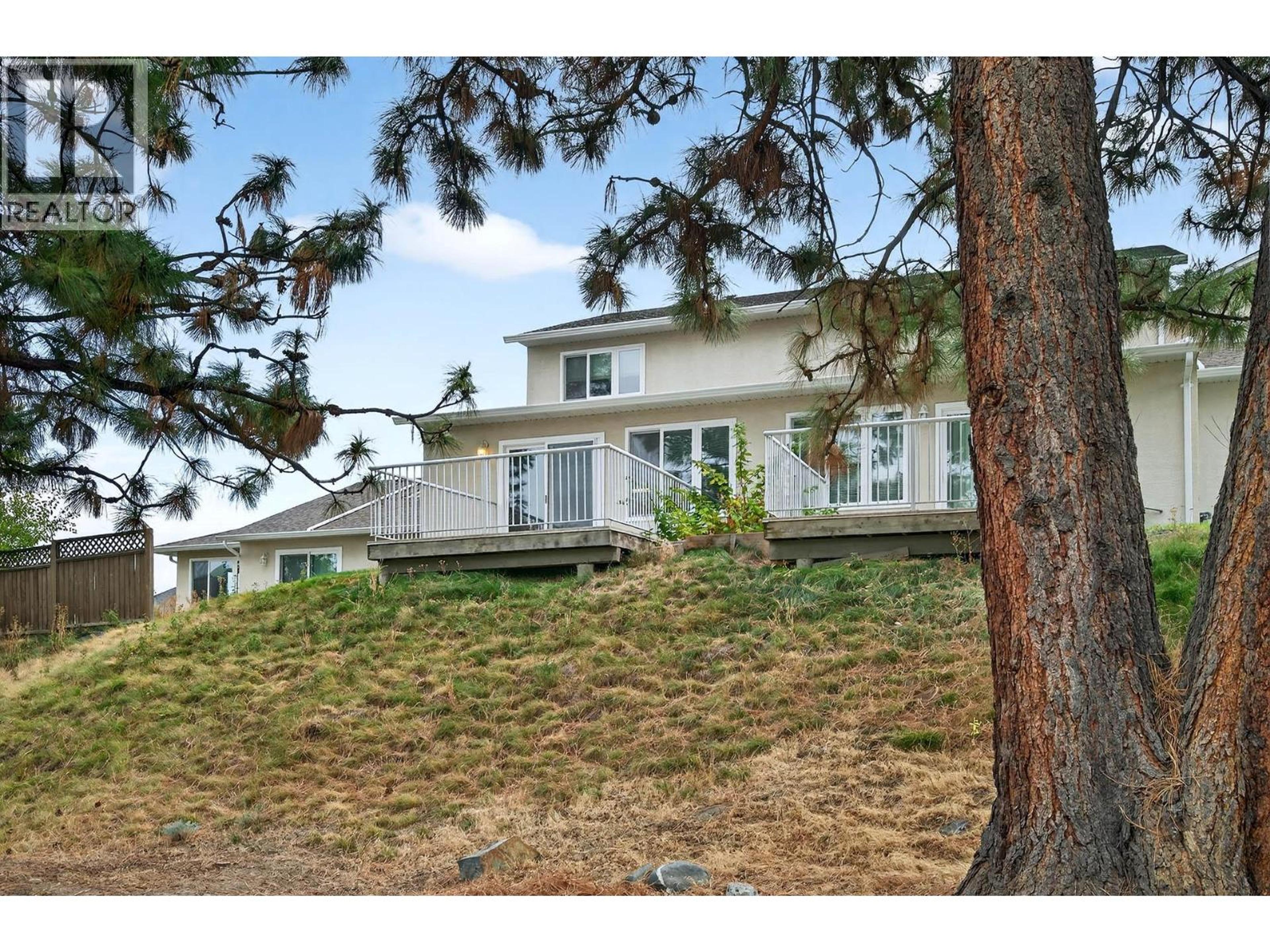 2050 Qu'Appelle Boulevard, Kamloops - Exteriors - Full Complex View - Photo 2