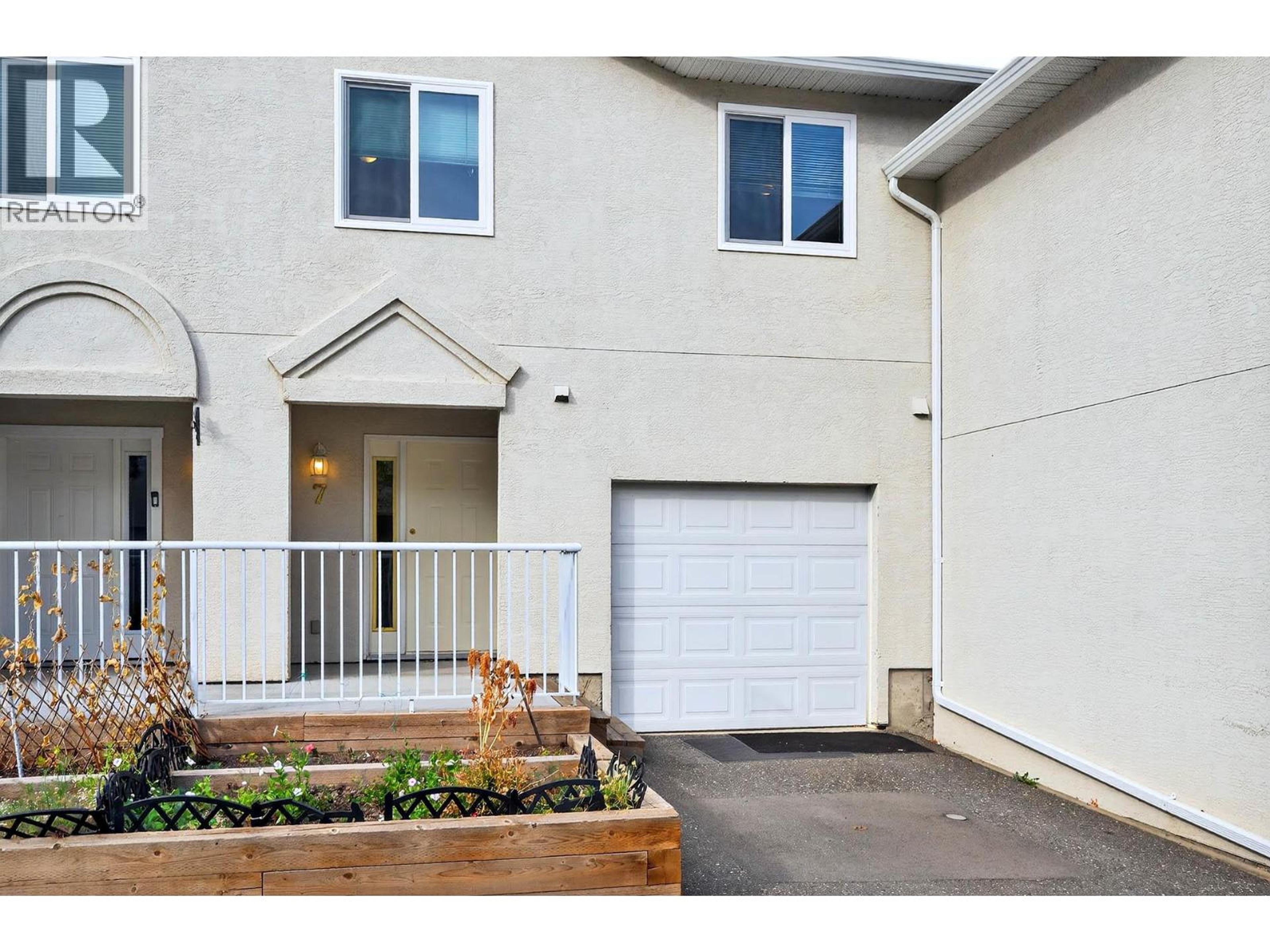 2050 Qu'Appelle Boulevard, Kamloops - Exteriors - Photo 3