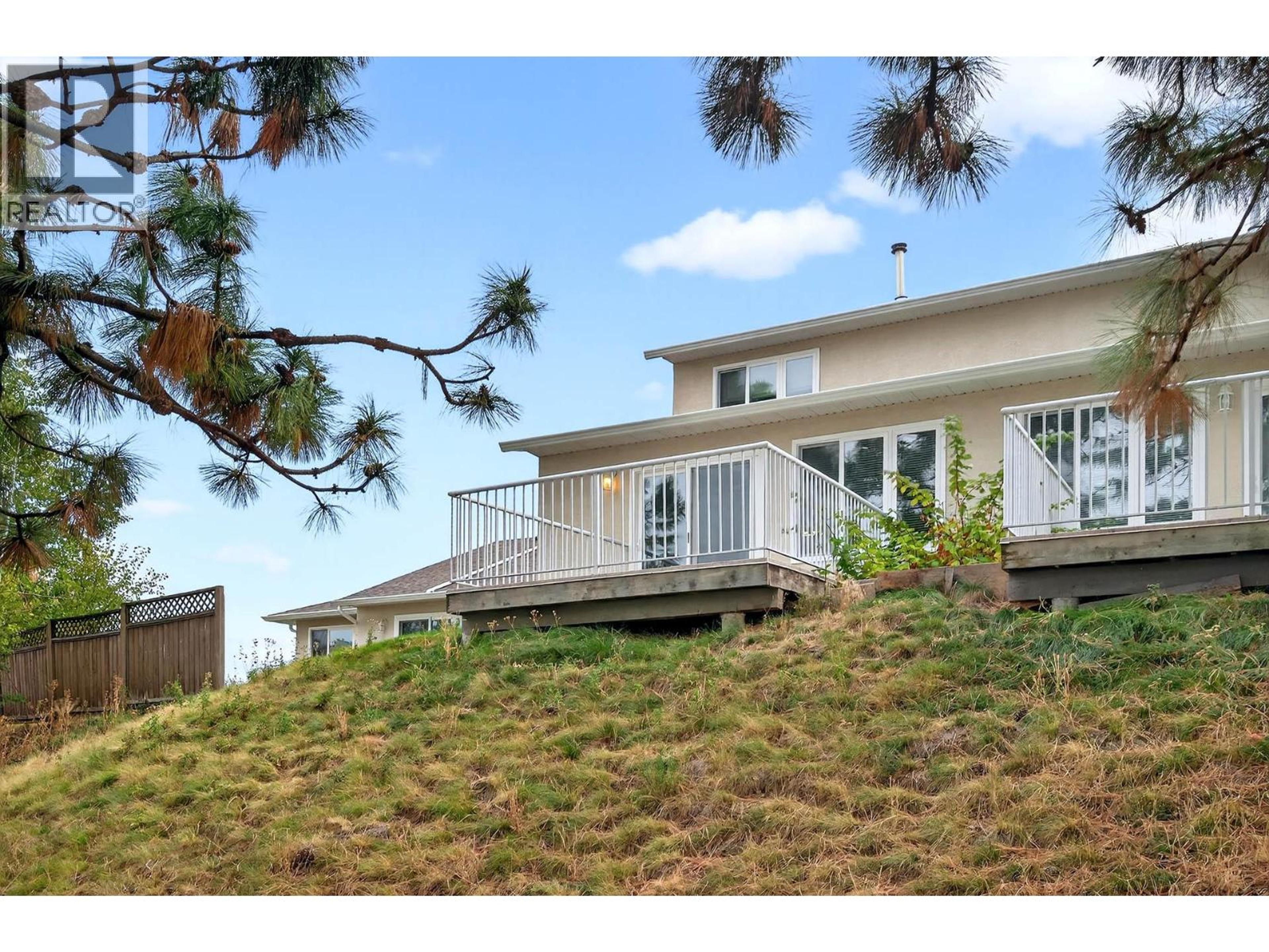 2050 Qu'Appelle Boulevard, Kamloops - Exteriors - Photo 5