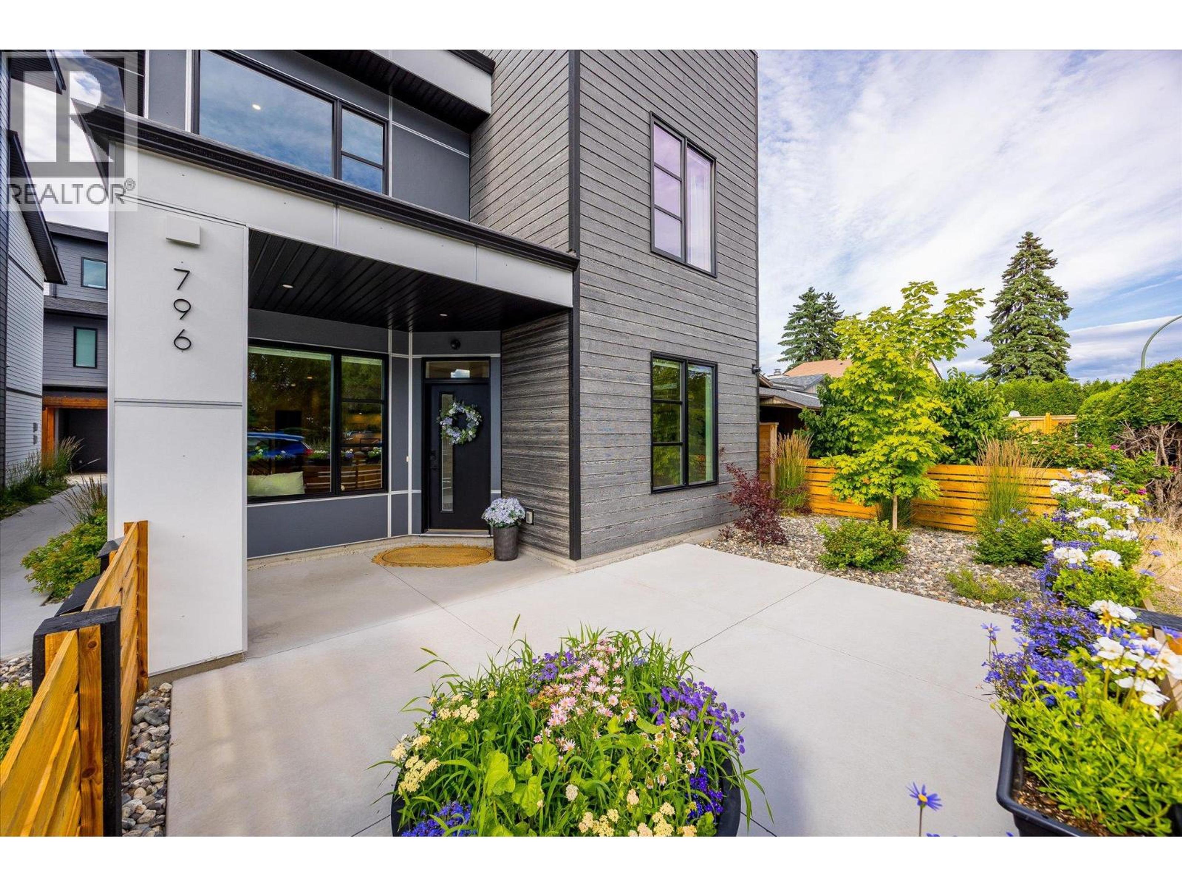 796 Wardlaw Avenue, Kelowna - Exteriors - Photo 4