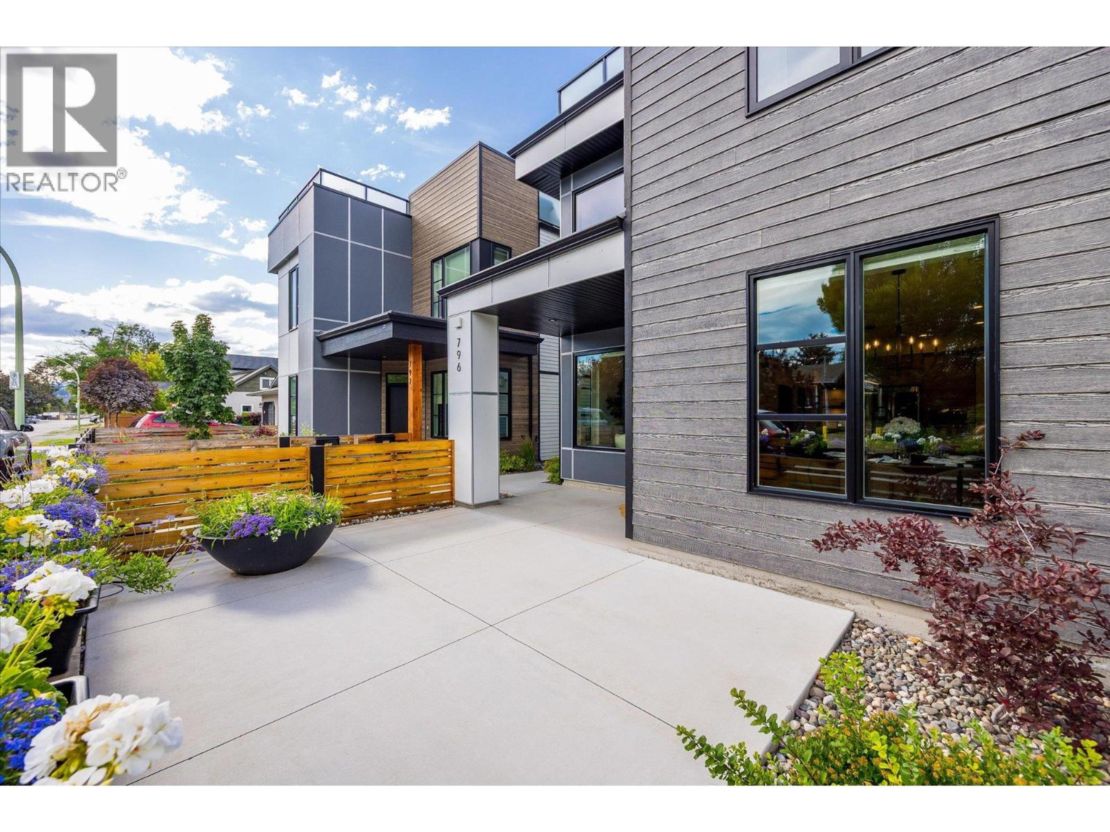 796 Wardlaw Avenue, Kelowna - Exteriors - Full Complex View - Photo 6