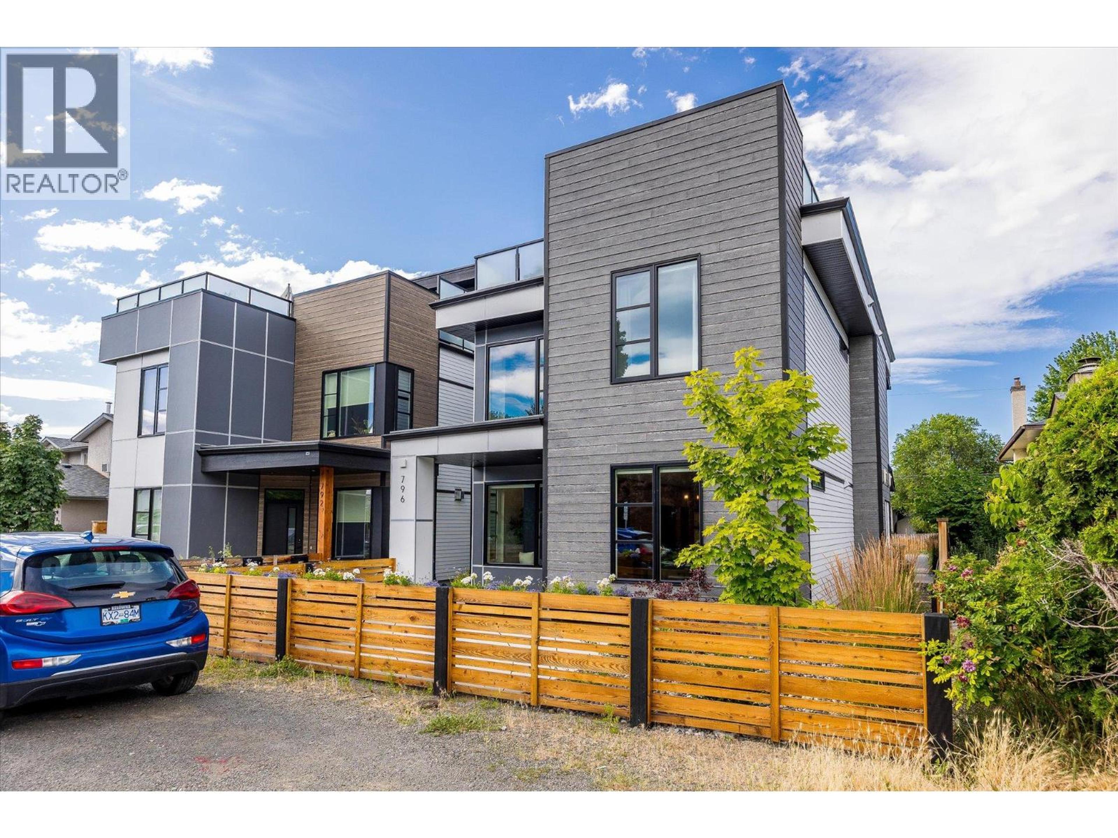 796 Wardlaw Avenue, Kelowna - Exteriors - Full Complex View - Photo 7