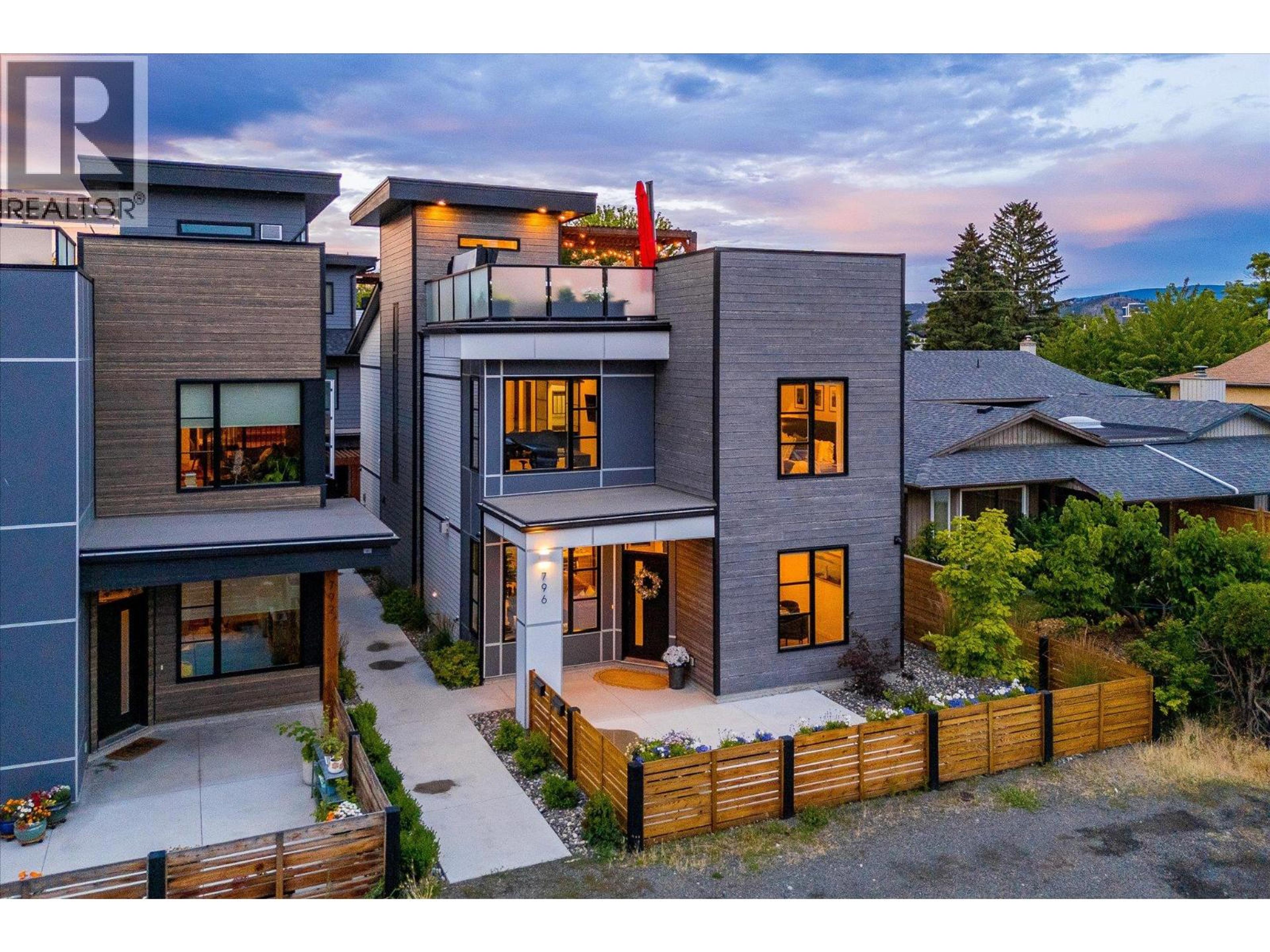 796 Wardlaw Avenue, Kelowna - Exteriors - Drone/Aerial View - Photo 8