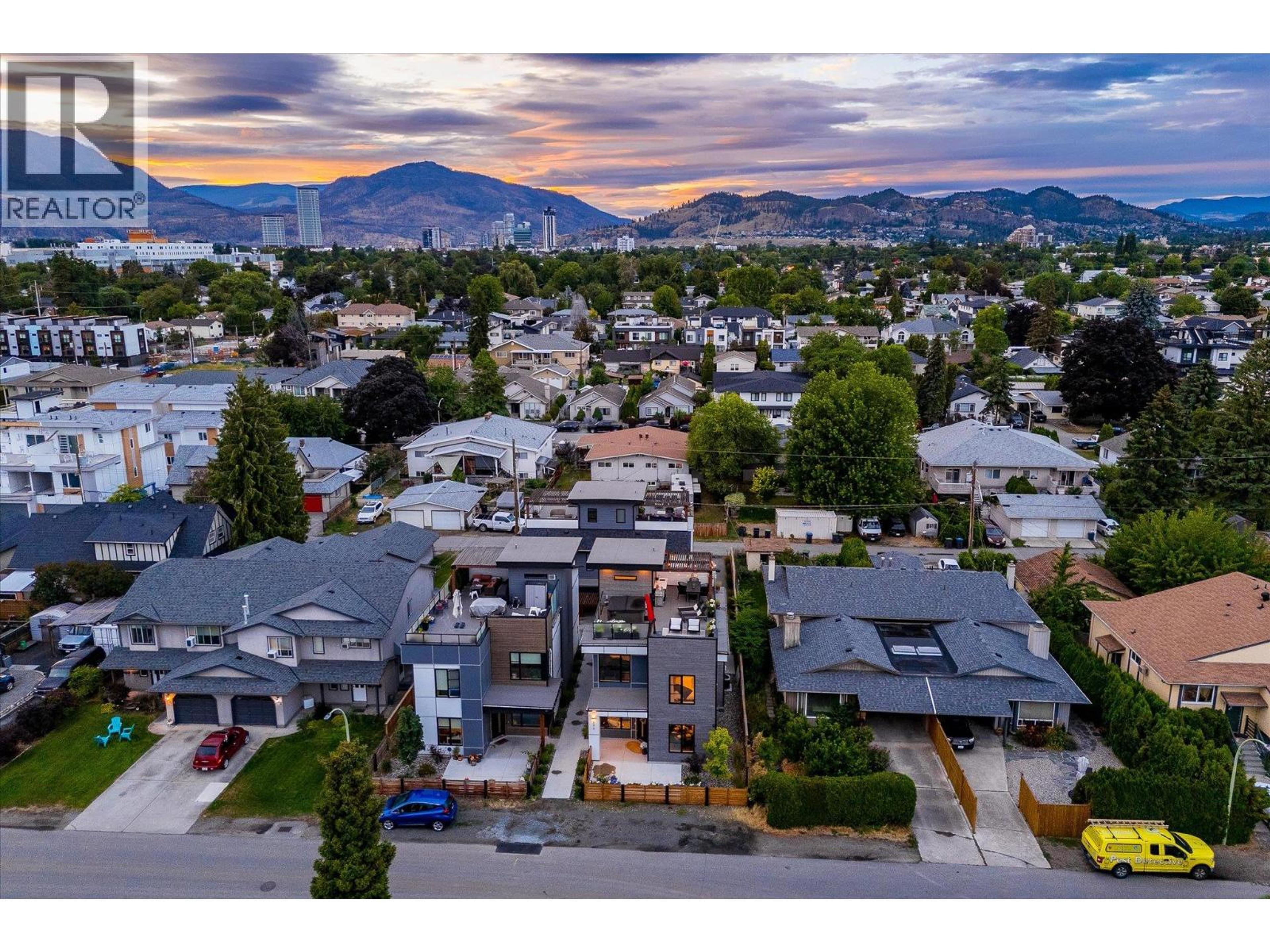 796 Wardlaw Avenue, Kelowna - Exteriors - Drone/Aerial View, Full Complex View - Photo 9