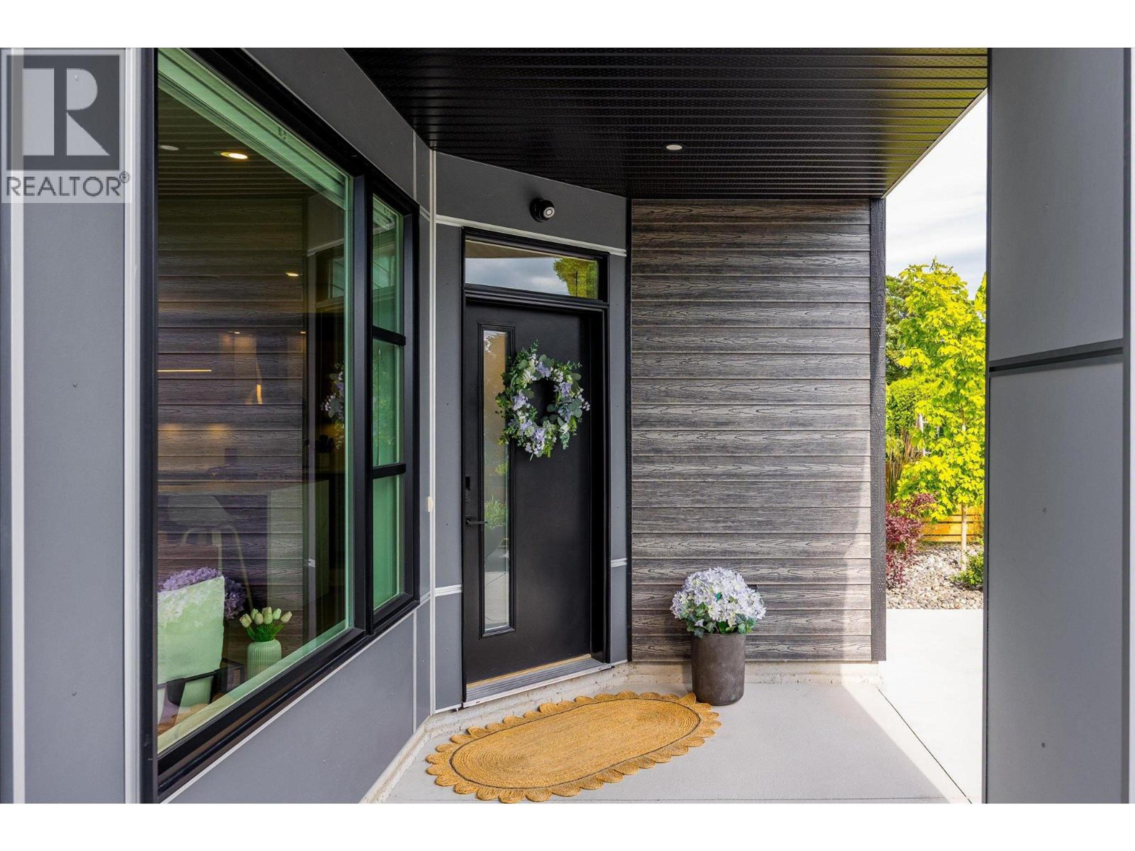 796 Wardlaw Avenue, Kelowna - Exteriors - Photo 15