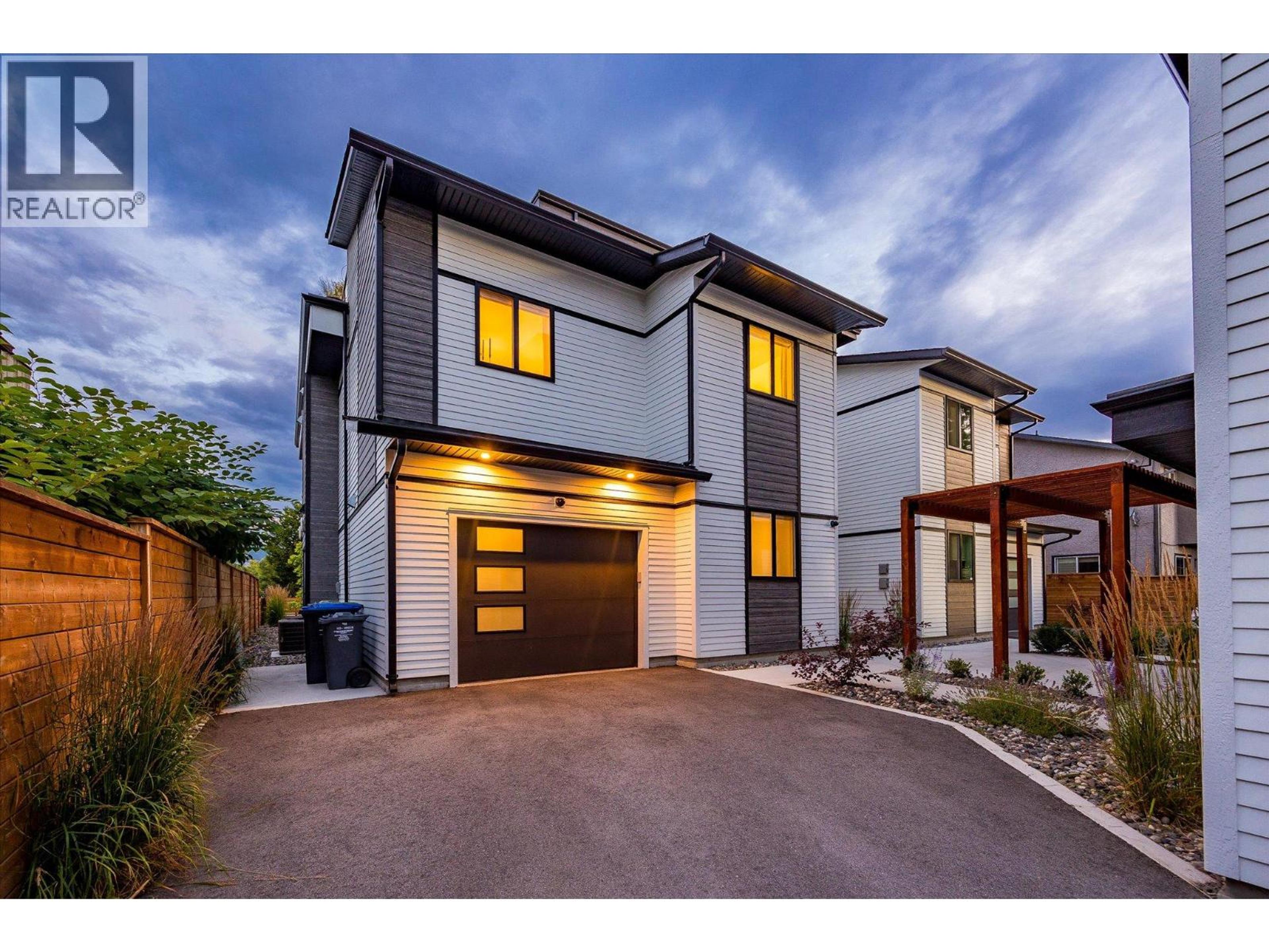 796 Wardlaw Avenue, Kelowna - Exteriors - Full Complex View - Photo 17