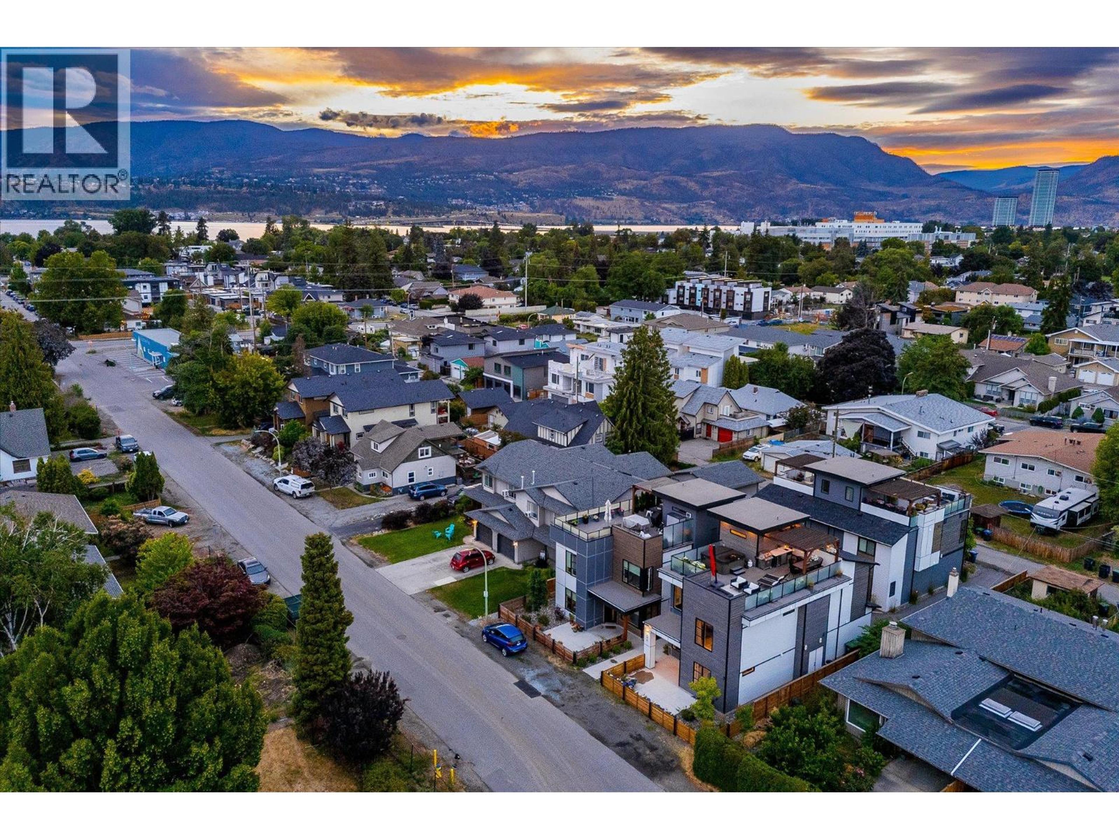 796 Wardlaw Avenue, Kelowna - Exteriors - Full Complex View, Drone/Aerial View - Photo 19