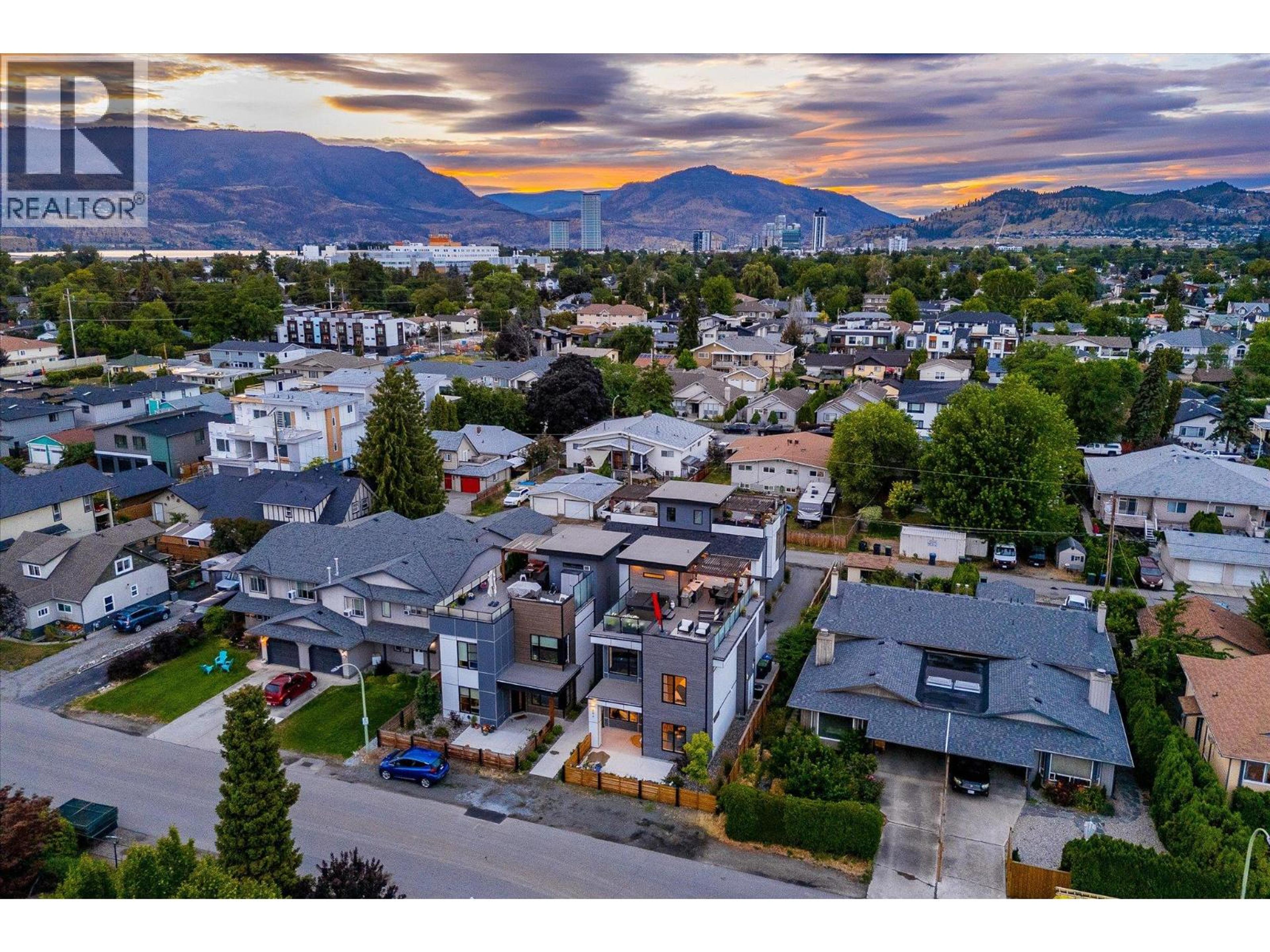 796 Wardlaw Avenue, Kelowna - Exteriors - Full Complex View, Drone/Aerial View - Photo 20