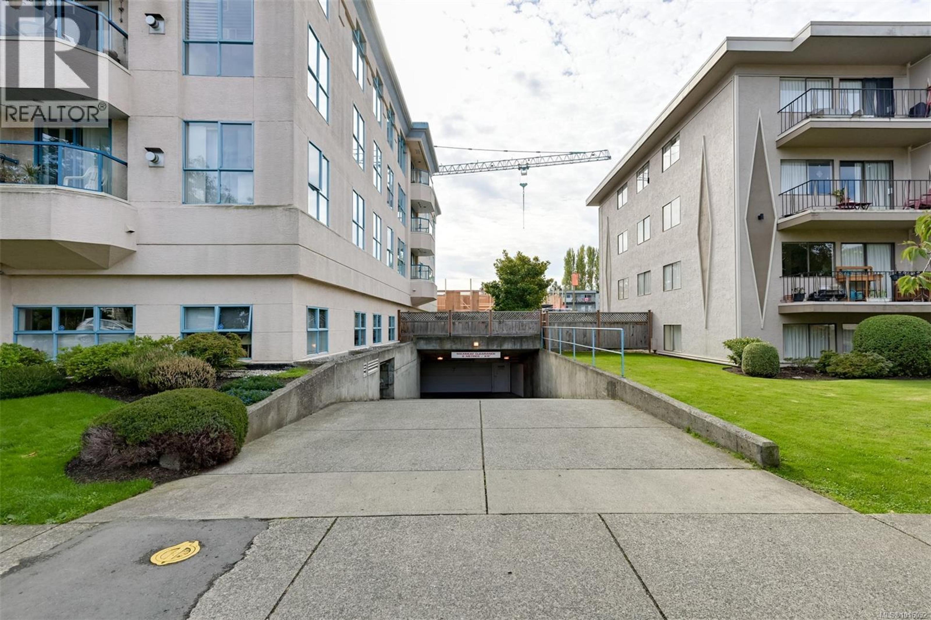 1063 Southgate St, Victoria - Exteriors - Full Complex View - Photo 4