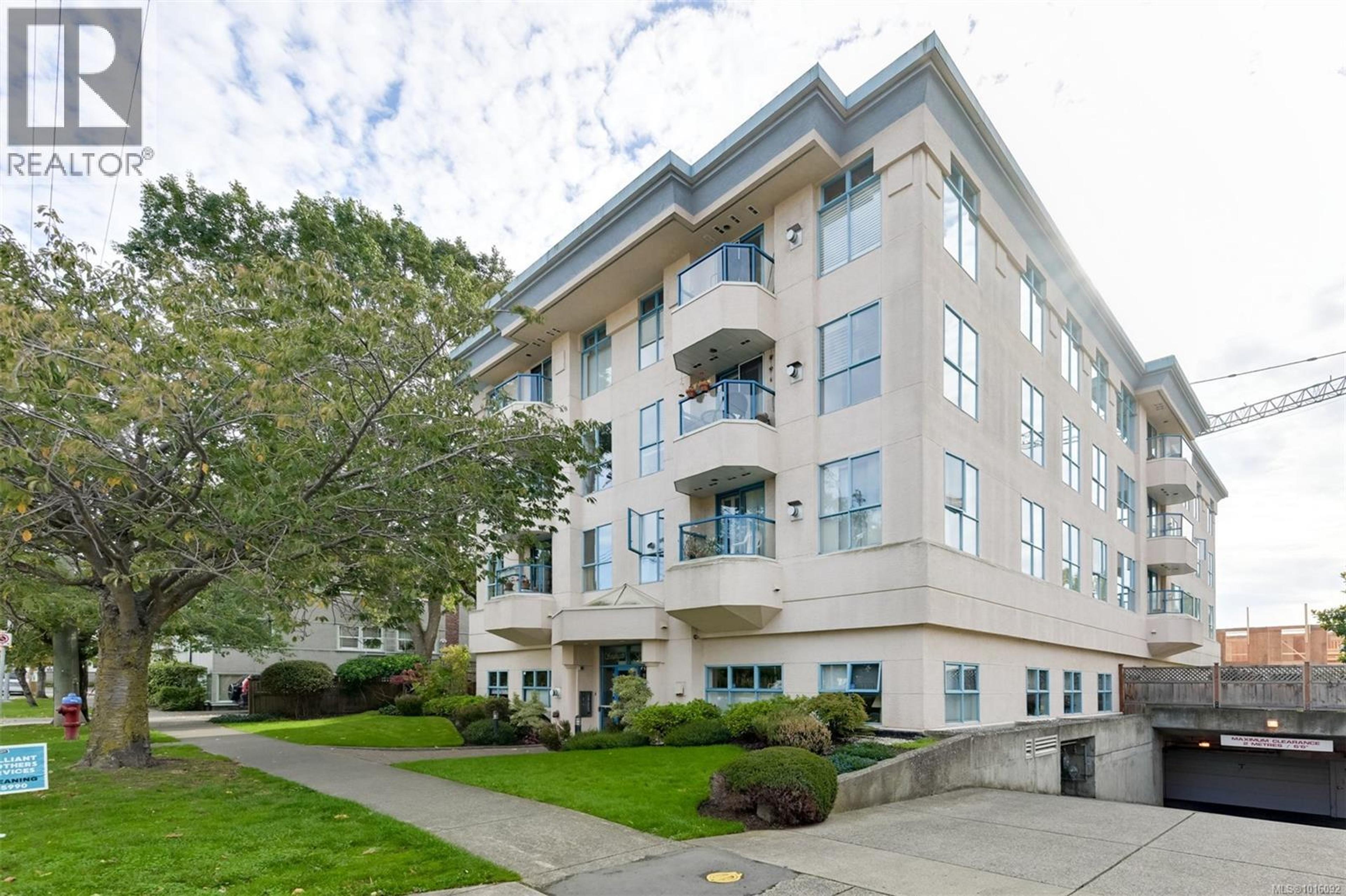 1063 Southgate St, Victoria - Exteriors - Photo 5