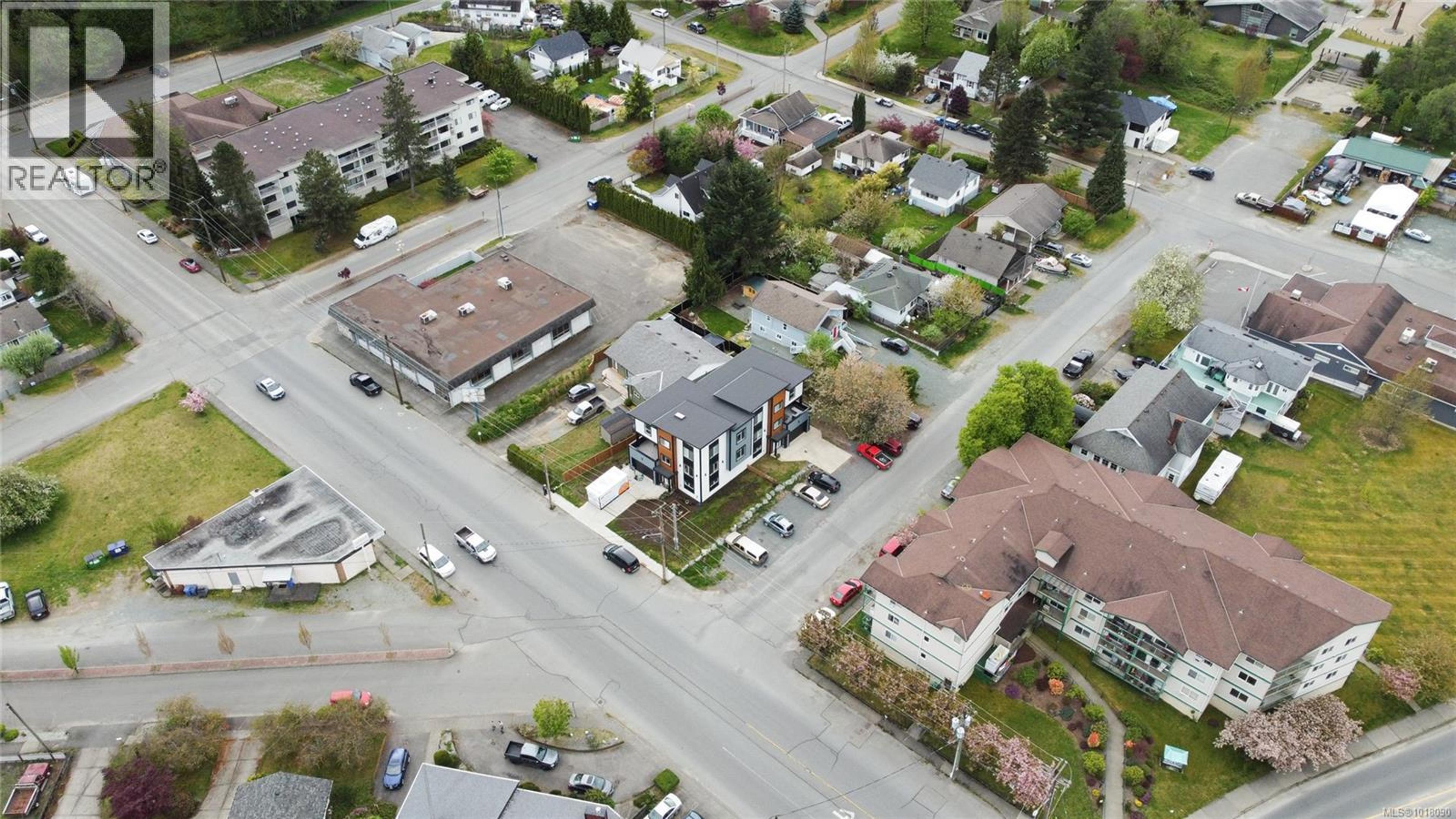 50 King George St N, Lake Cowichan - Exteriors - Full Complex View, Drone/Aerial View - Photo 3