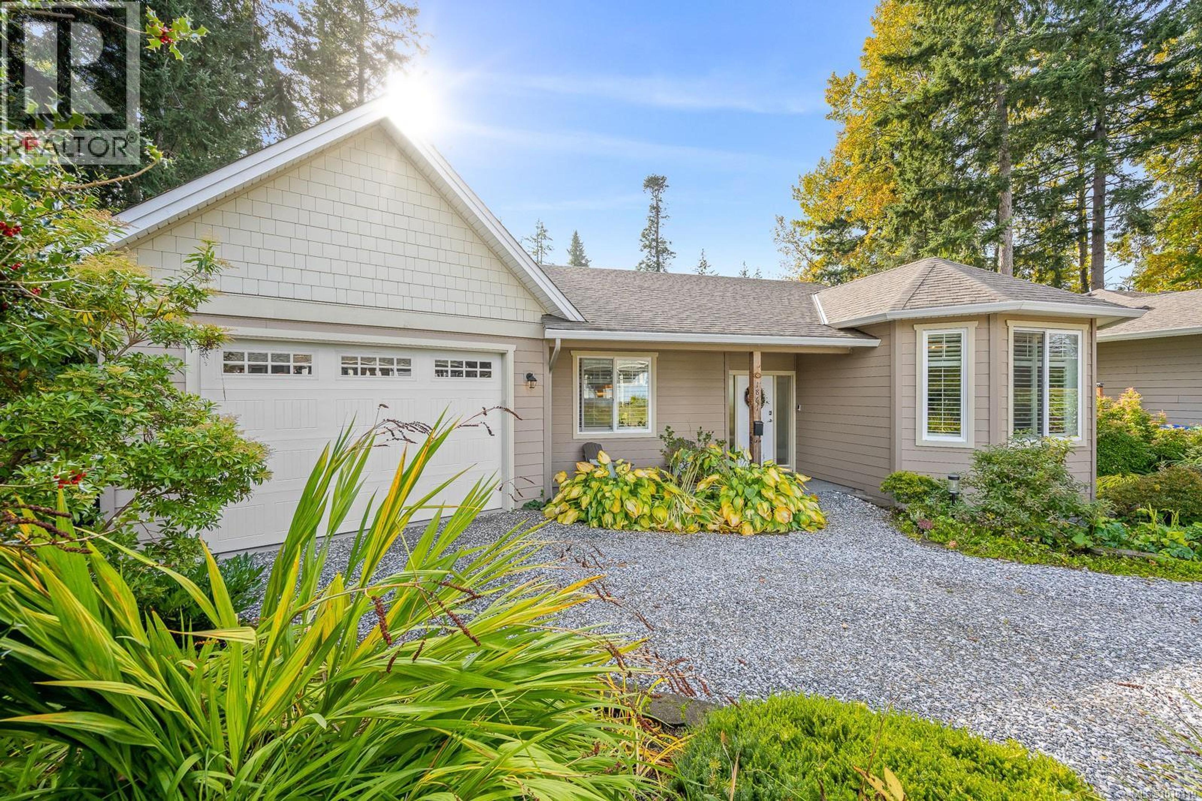 1861 Queens Ave, Comox - Exteriors - Photo 1