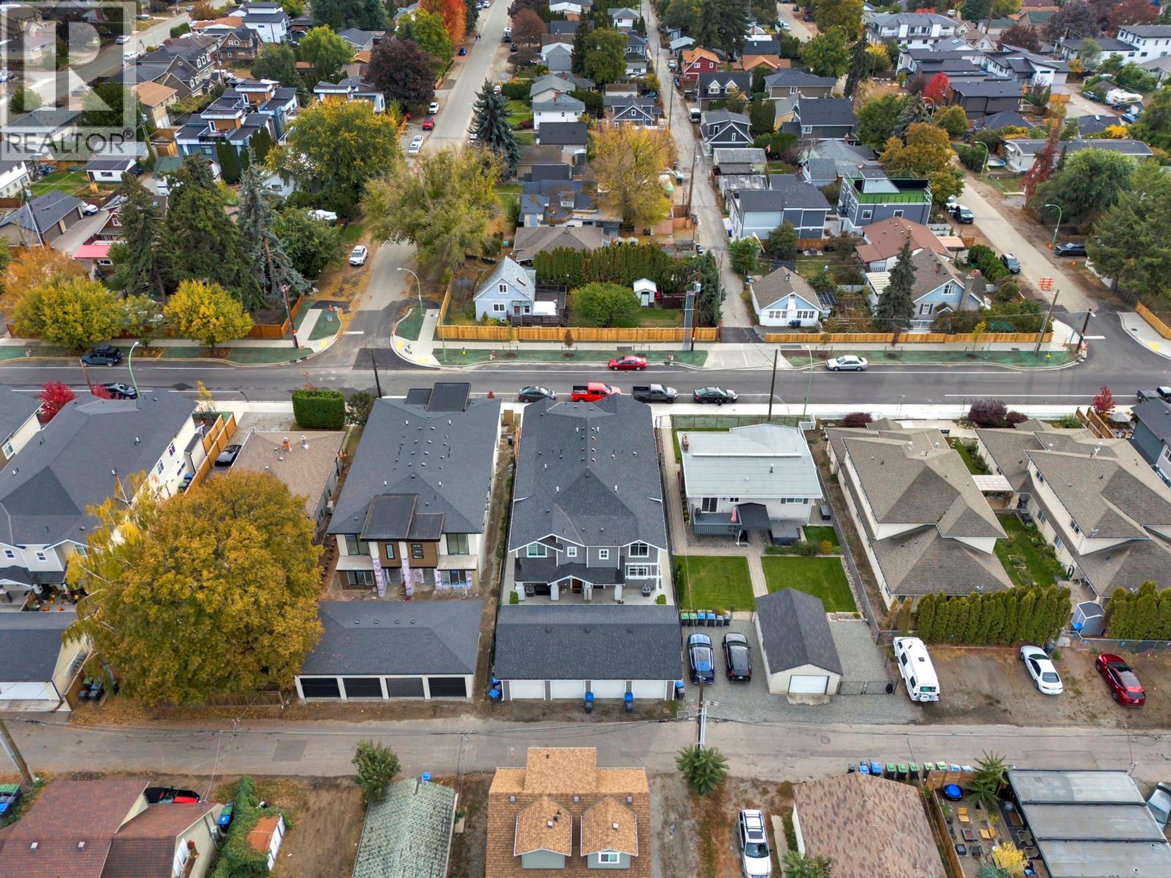 784 Glenwood Avenue, Kelowna - Exteriors - Full Complex View, Drone/Aerial View - Photo 7