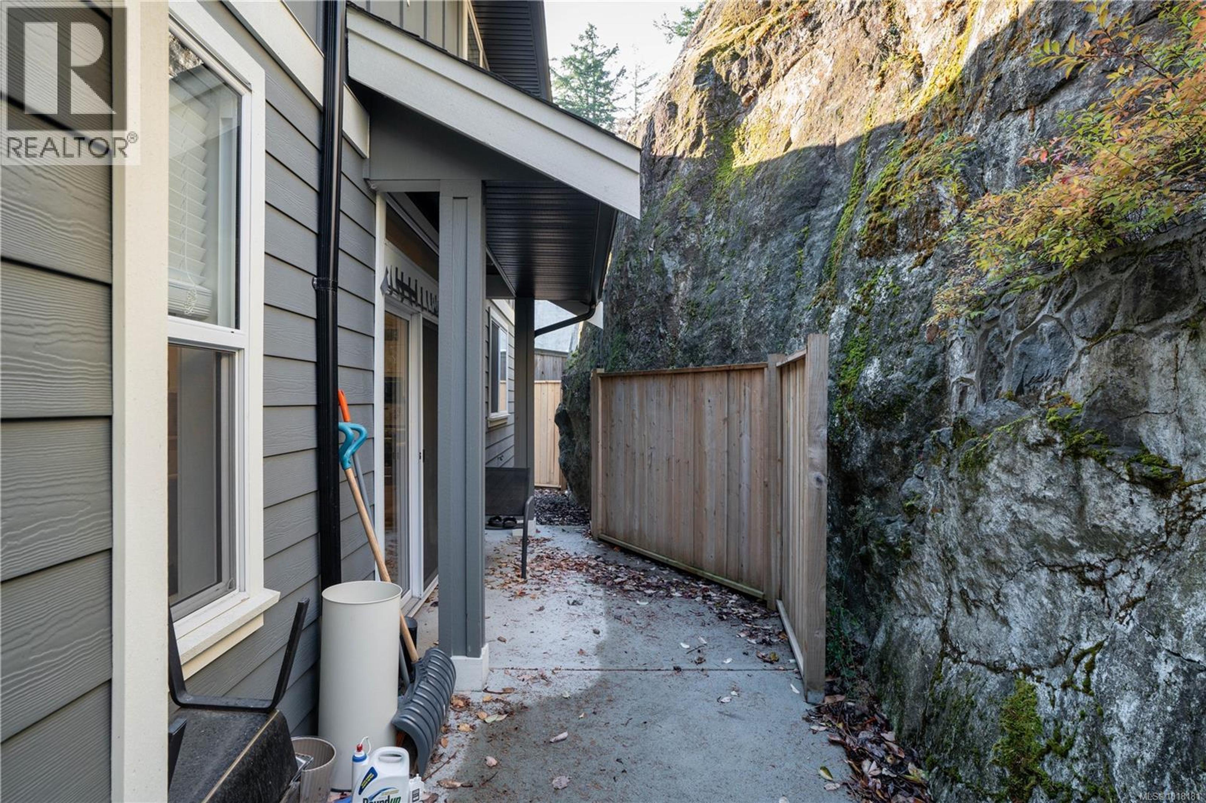 3552 Joy Close, Langford - Exteriors - Photo 2