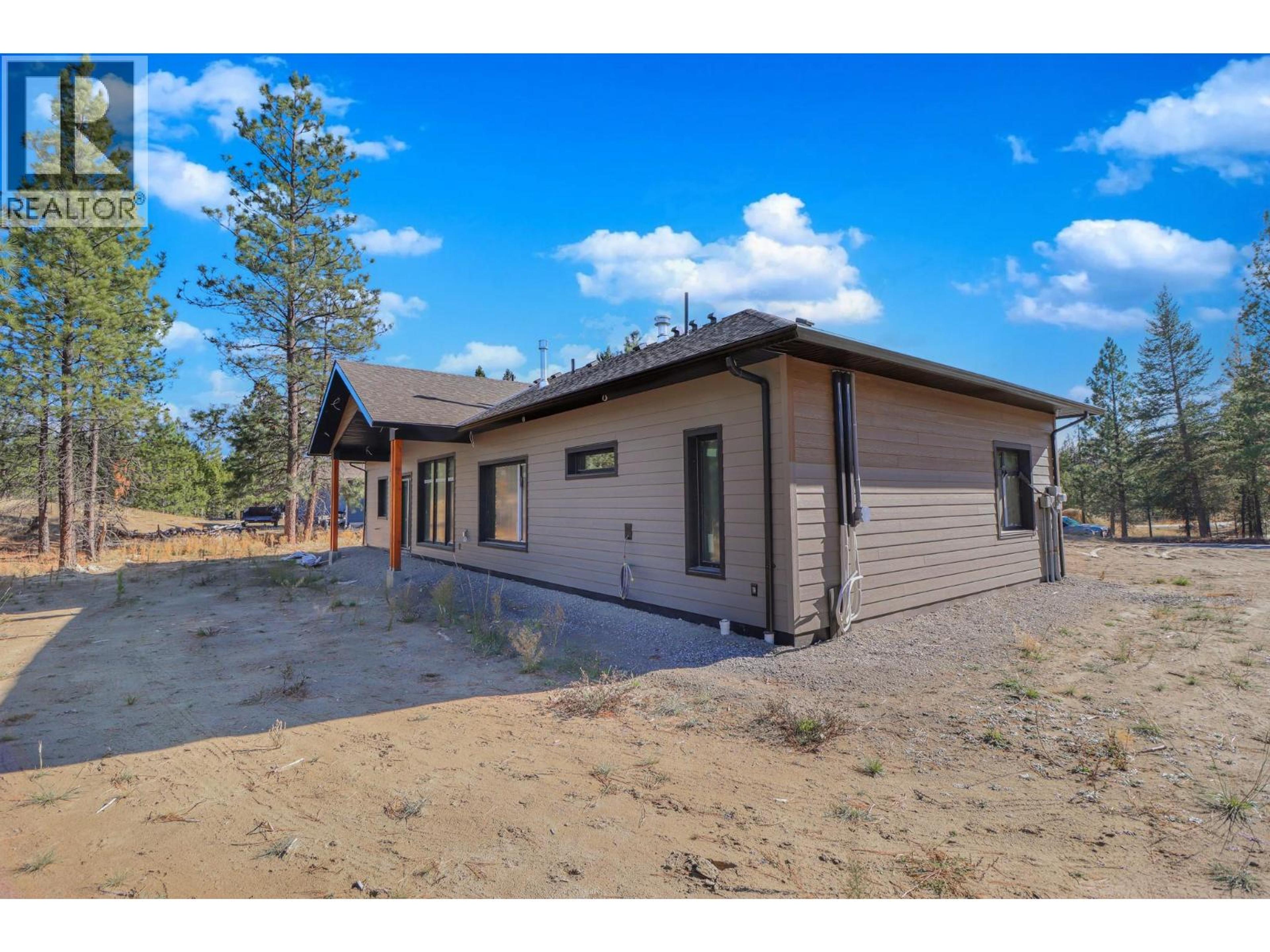 333 CORRAL Close, Cranbrook - Exteriors - Photo 2