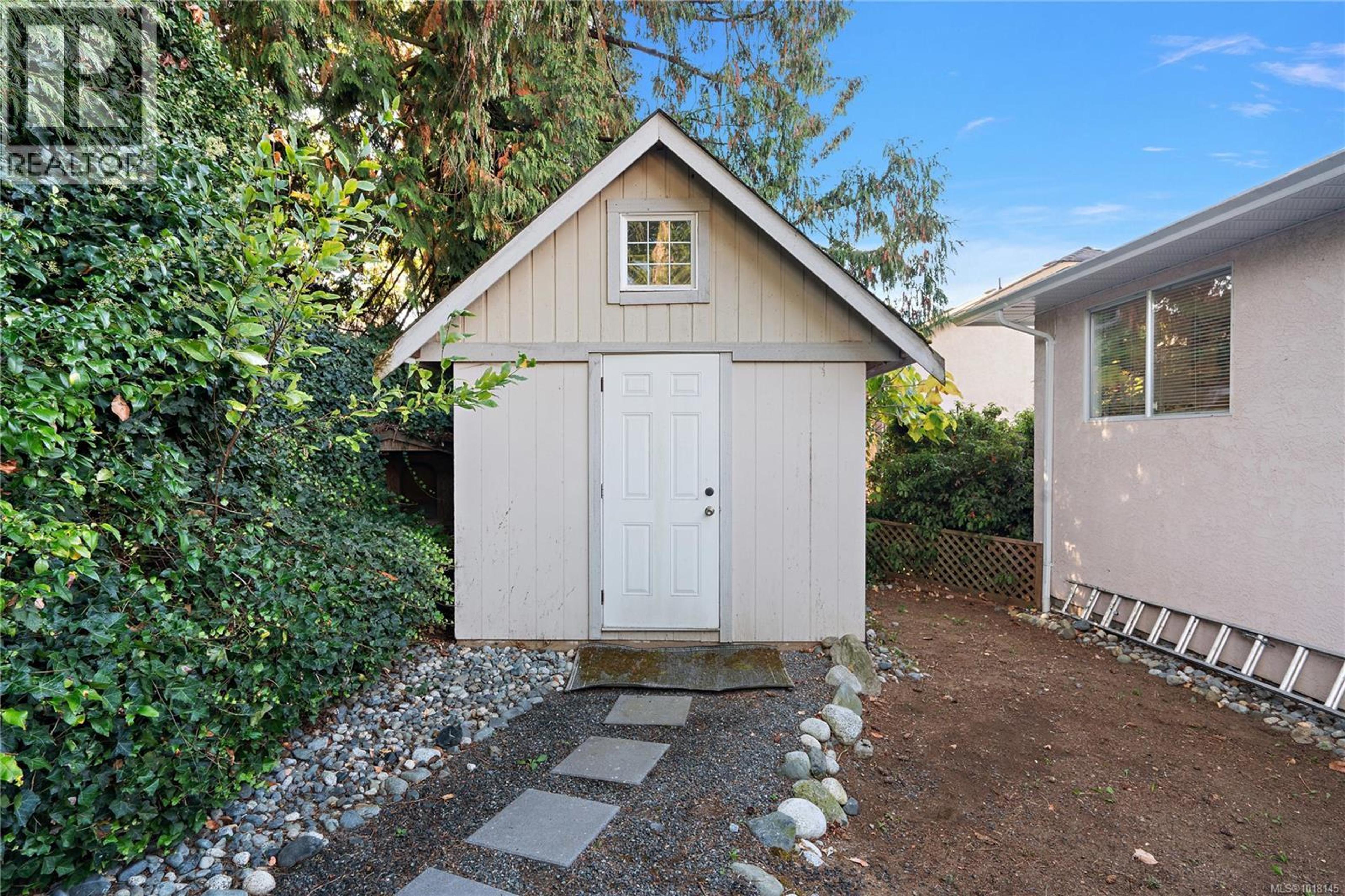 6599 Central Saanich Rd, Central Saanich - Exteriors - Photo 5