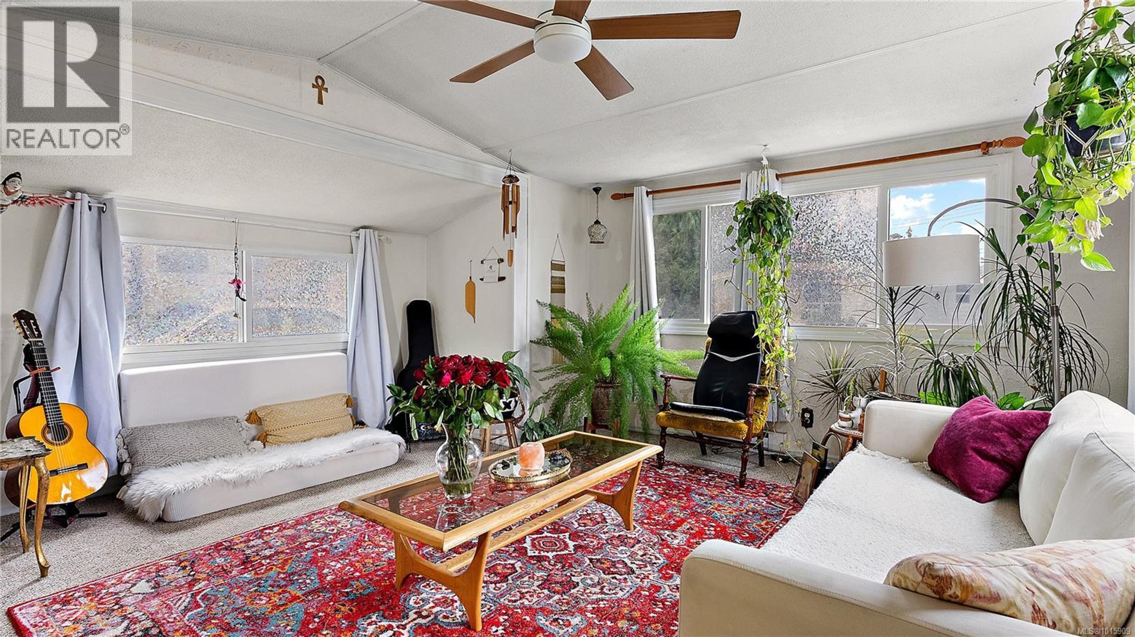 #11 2587 SELWYN RD - Image 2