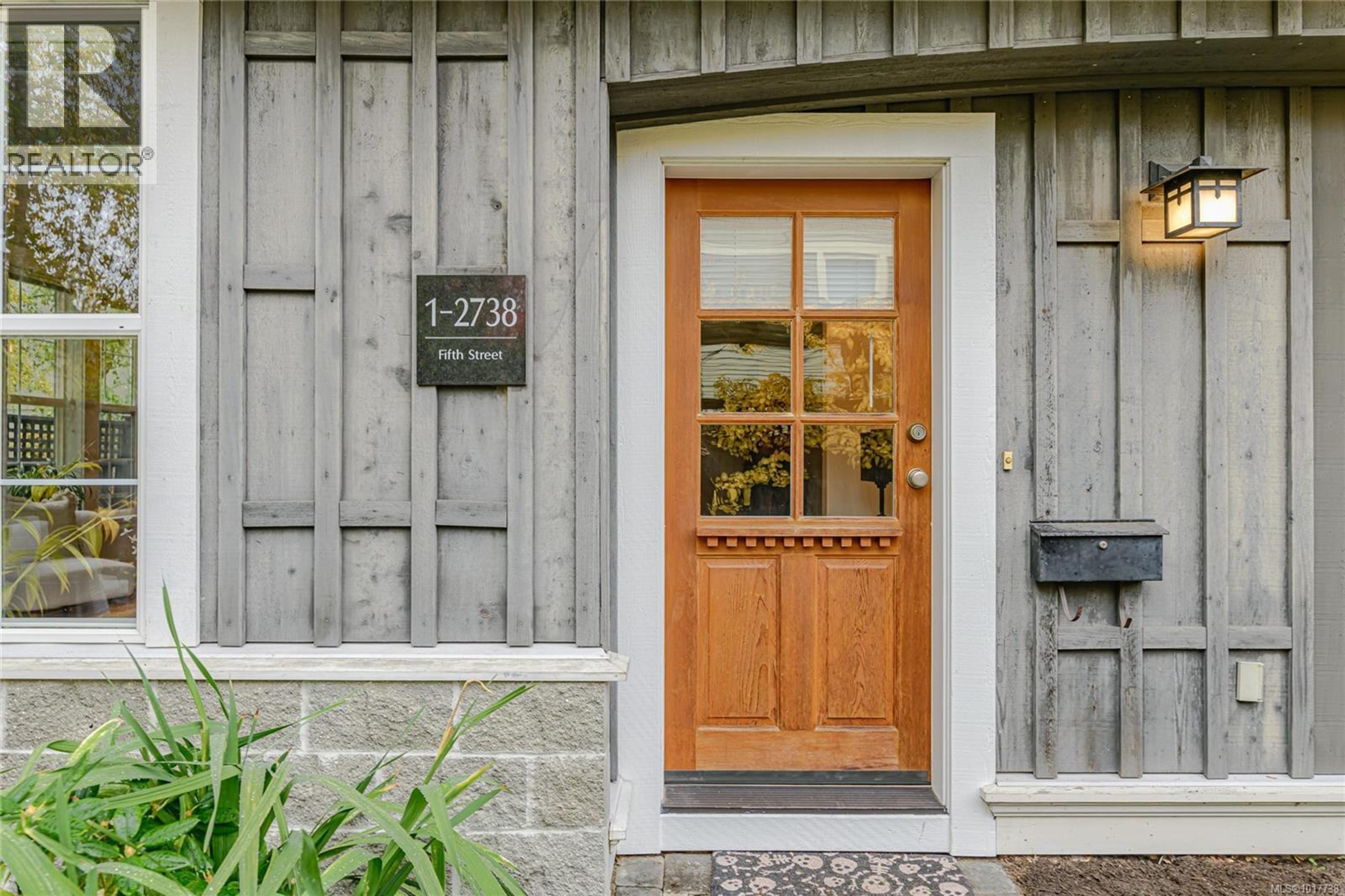 2738 Fifth St, Victoria - Exteriors - Photo 1