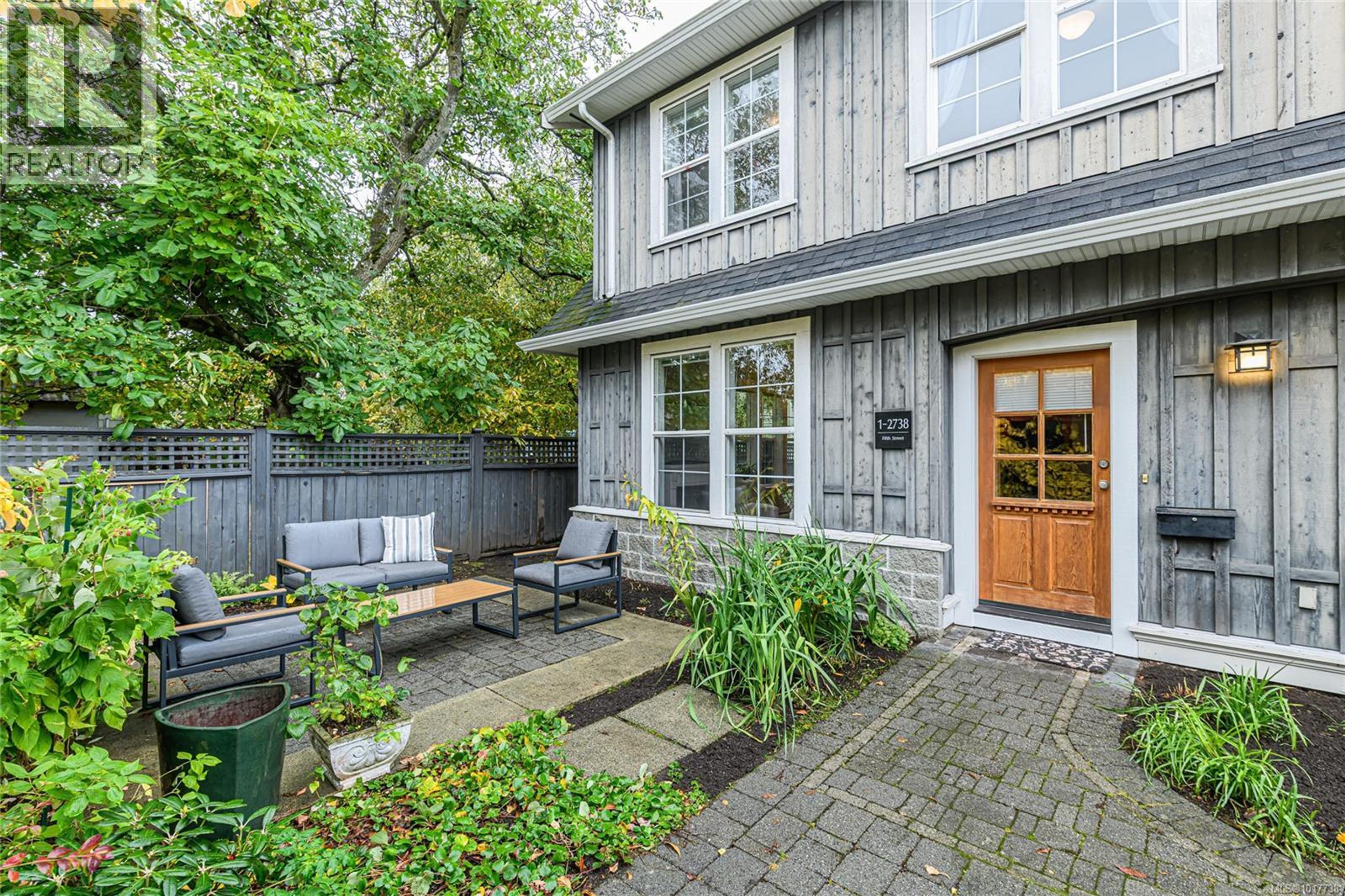 2738 Fifth St, Victoria - Exteriors - Photo 2