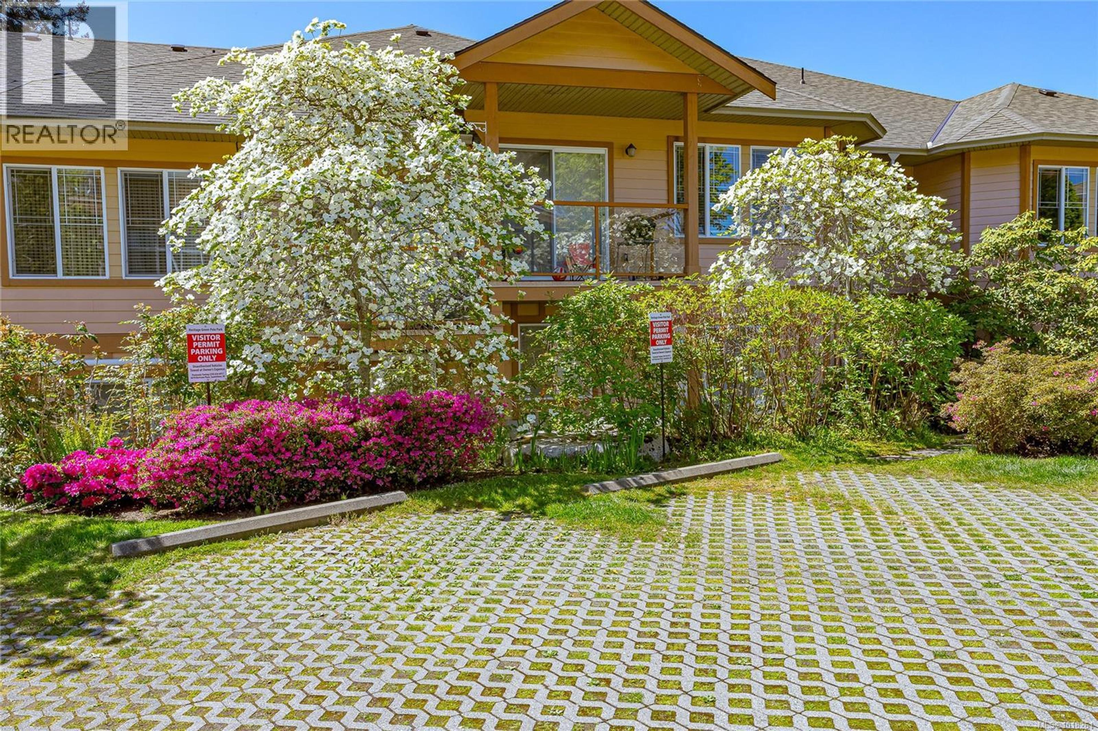 1954 Polo Park Crt, Central Saanich - Exteriors - Photo 5