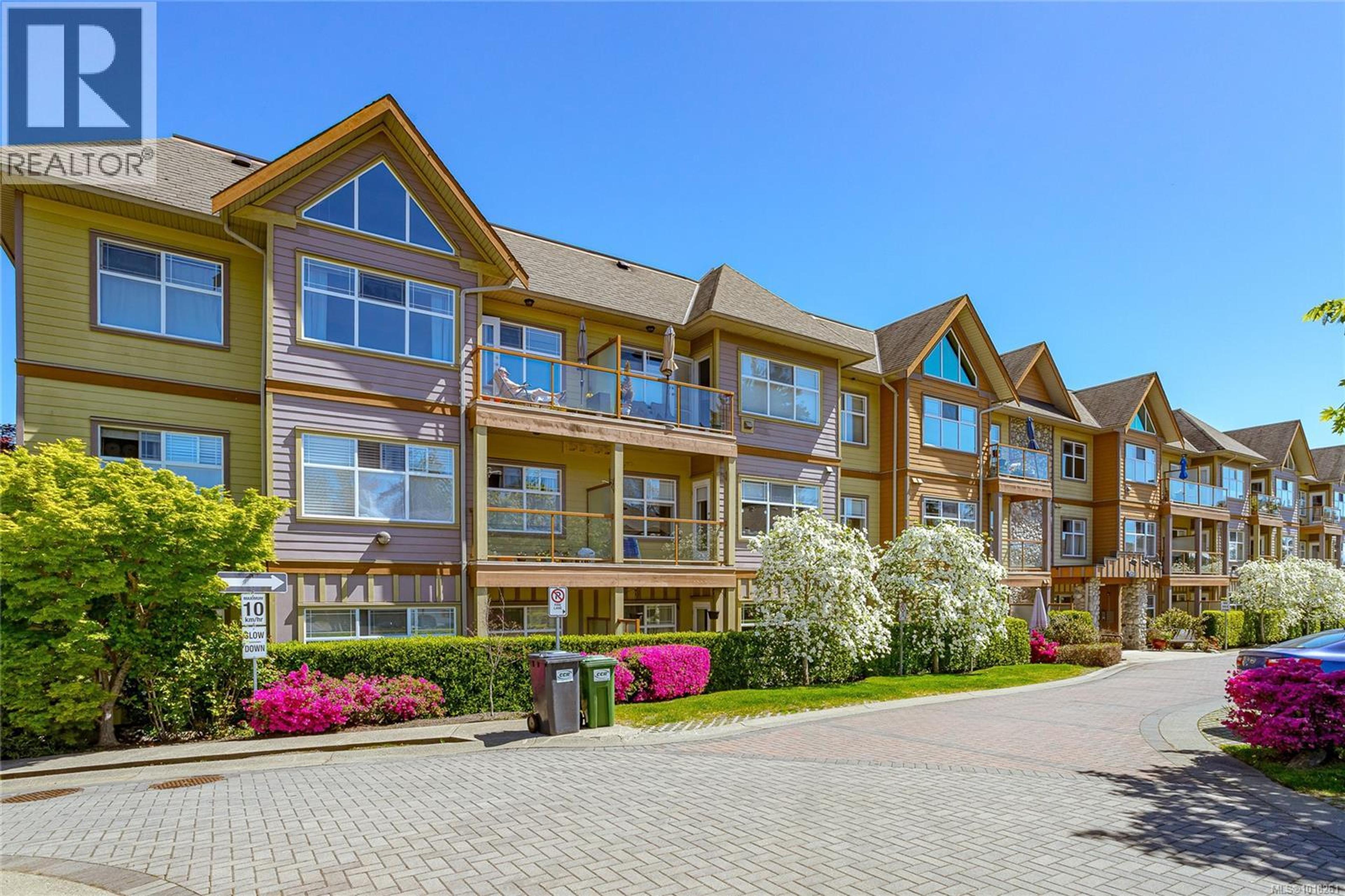 1954 Polo Park Crt, Central Saanich - Exteriors - Full Complex View - Photo 6