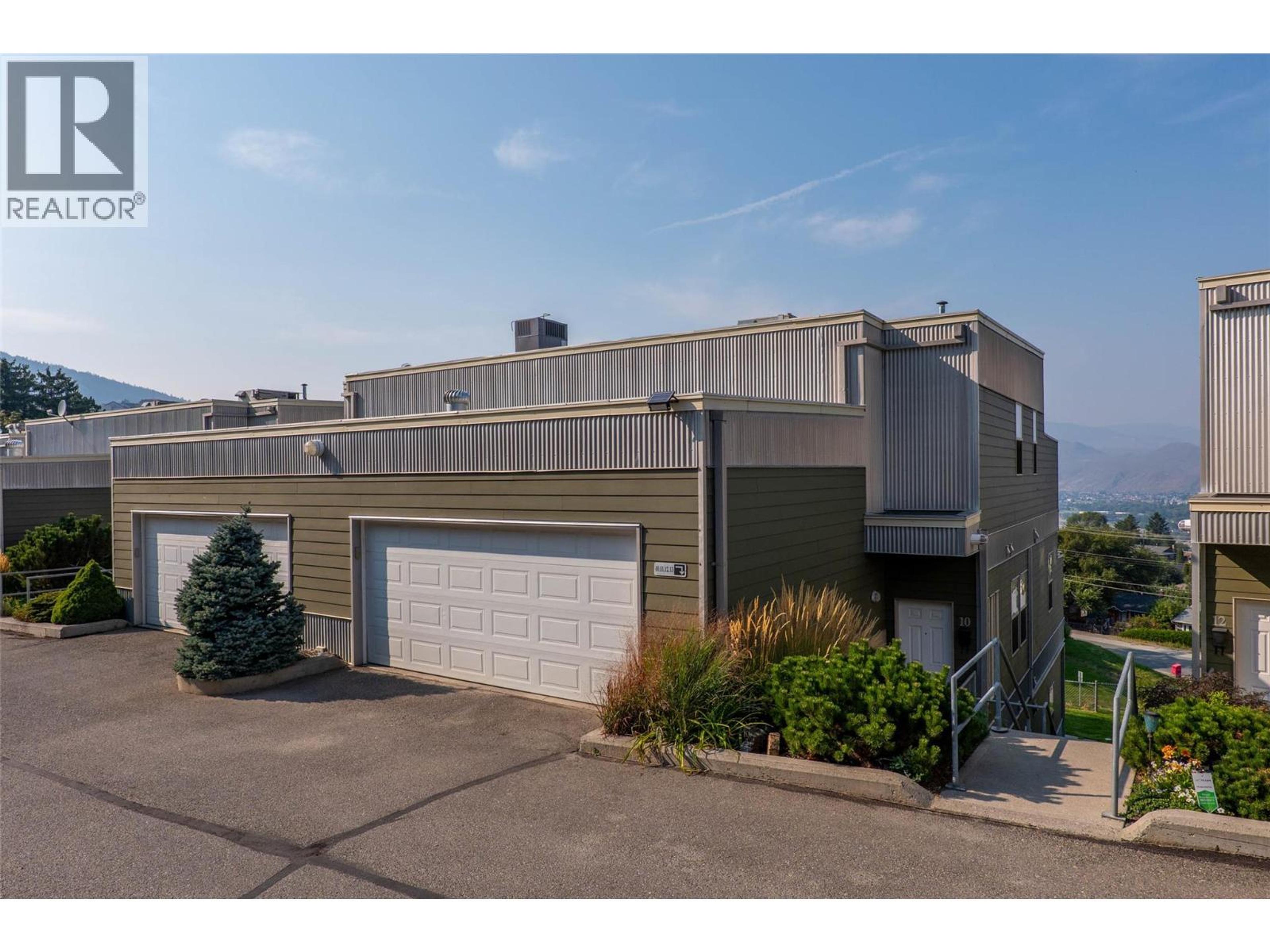 445 DALGLEISH Drive, Kamloops - Exteriors - Full Complex View - Photo 3