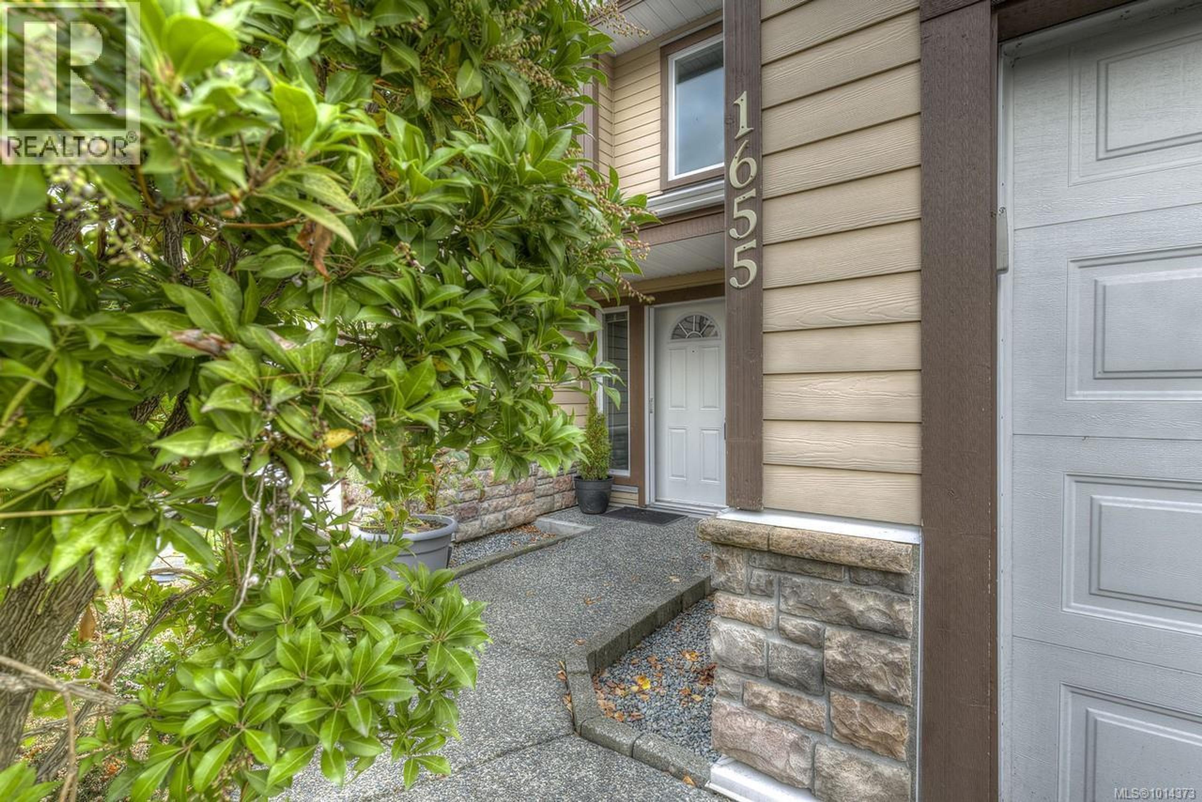 1664 Creekside Dr, Nanaimo - Exteriors - Photo 2