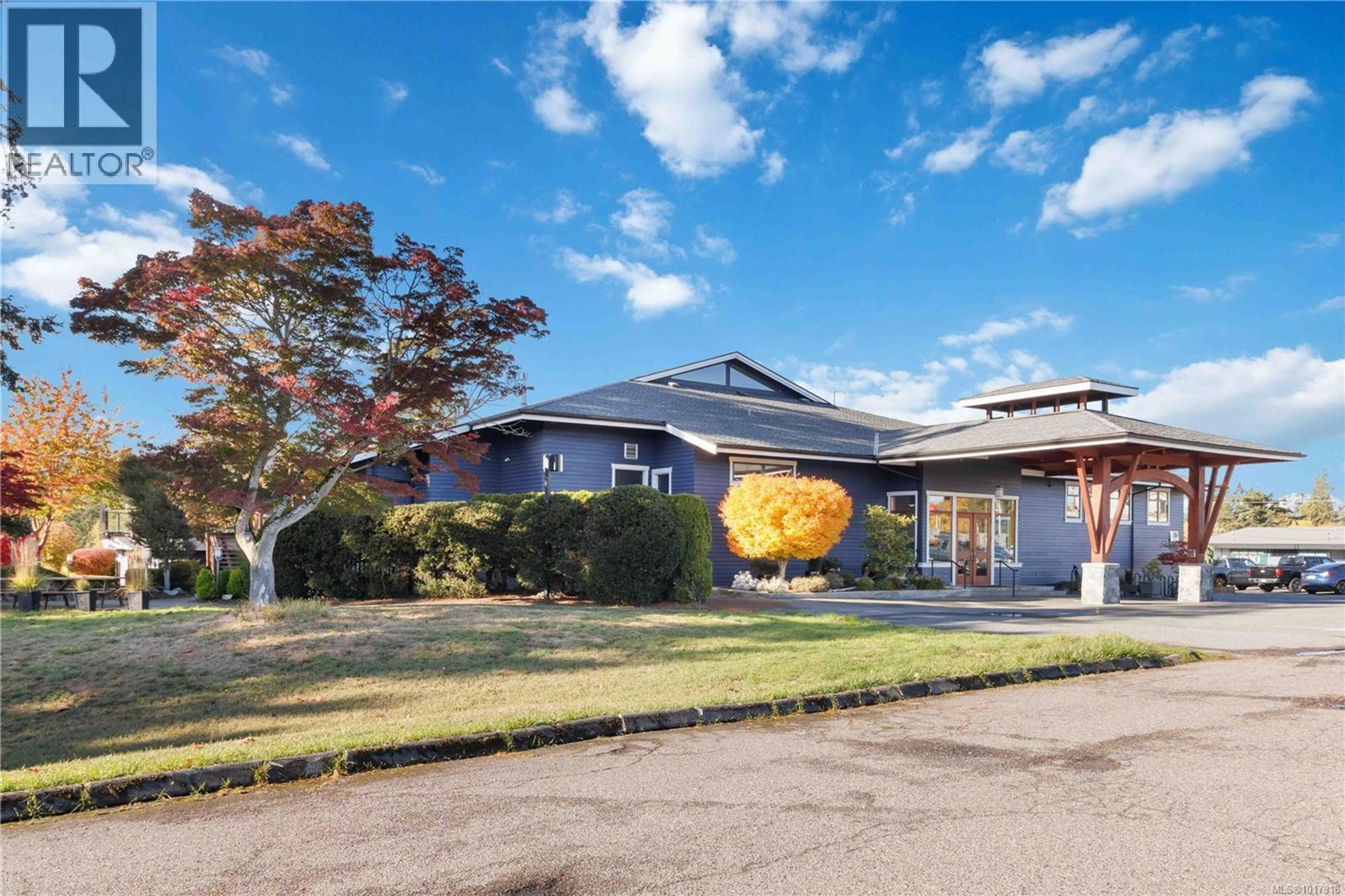 190 Gorge Rd W, Saanich - Exteriors - Photo 2