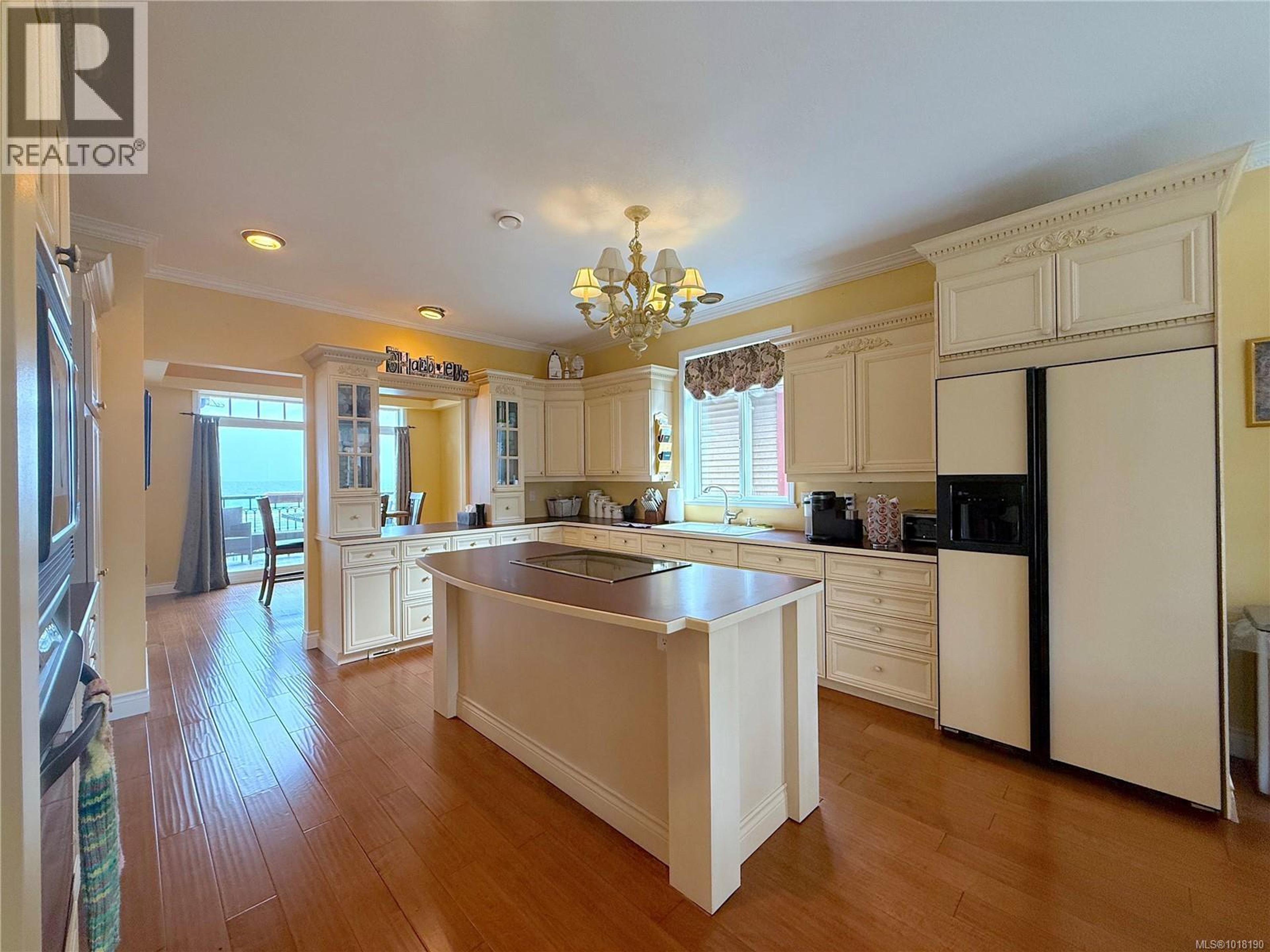 3264 ISLAND HWY S - Image 2