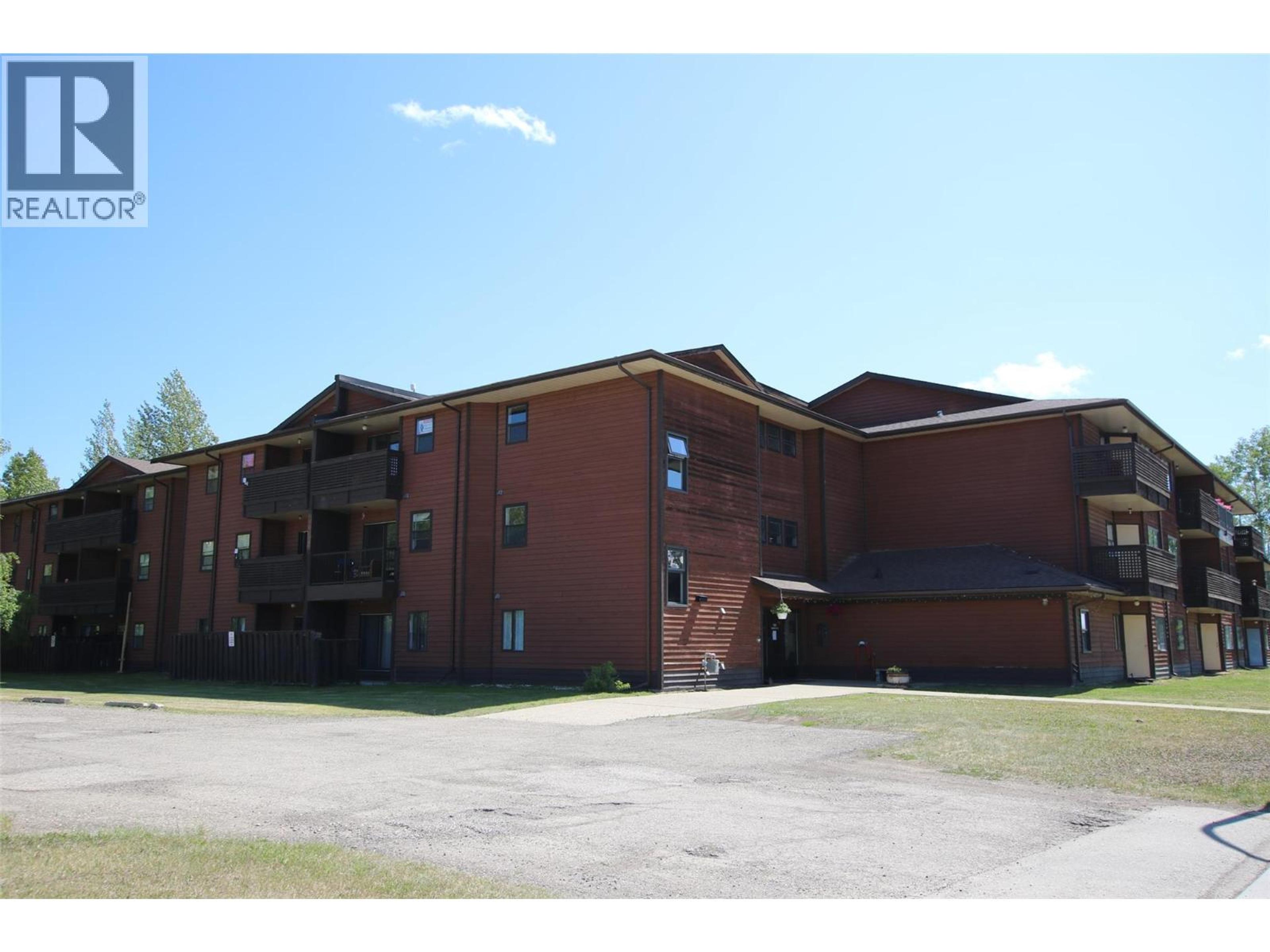 195 Chamberlain Crescent, Tumbler Ridge - Exteriors - Full Complex View - Photo 6