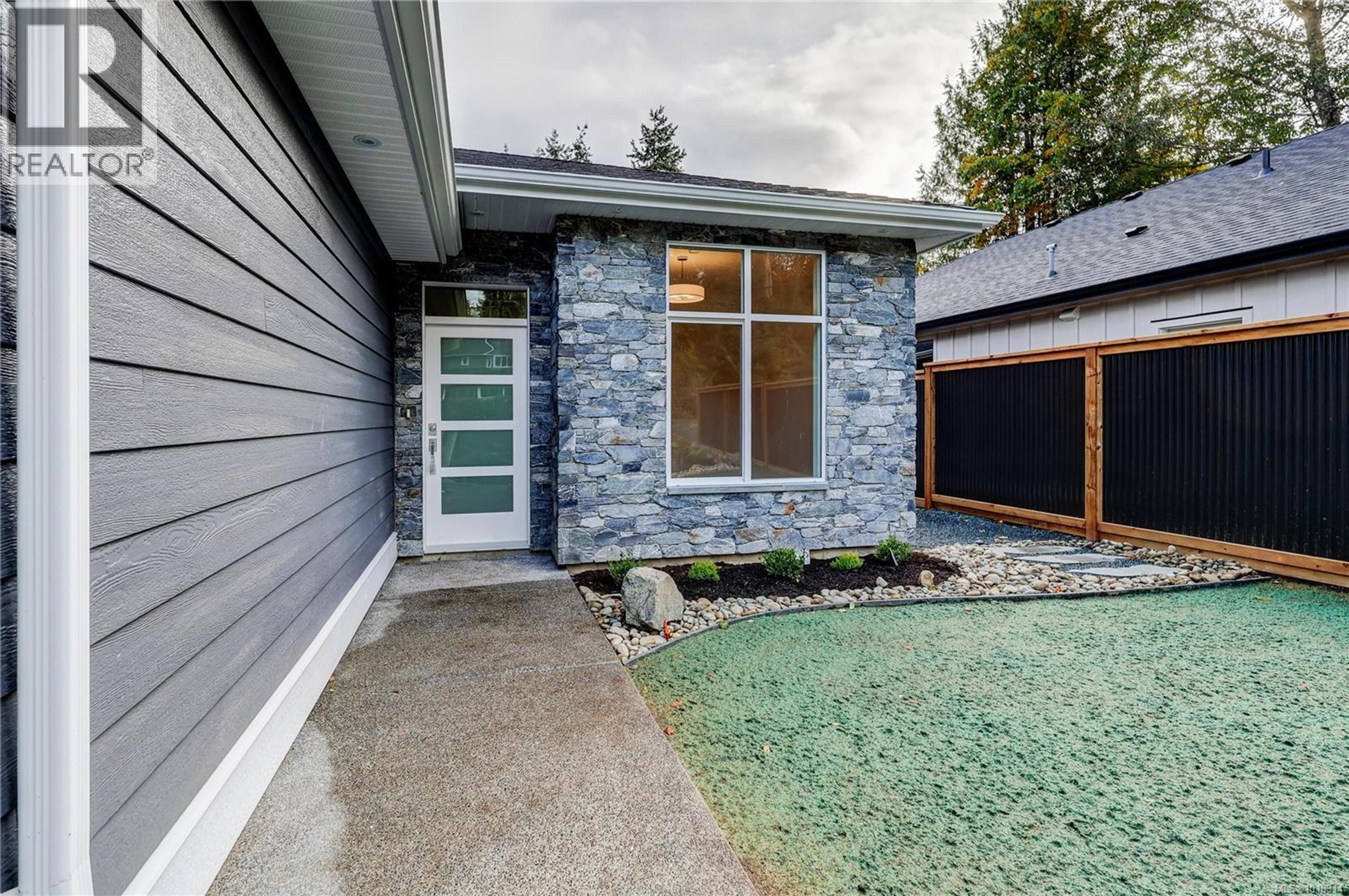 430 Craig St, Parksville - Exteriors - Photo 3