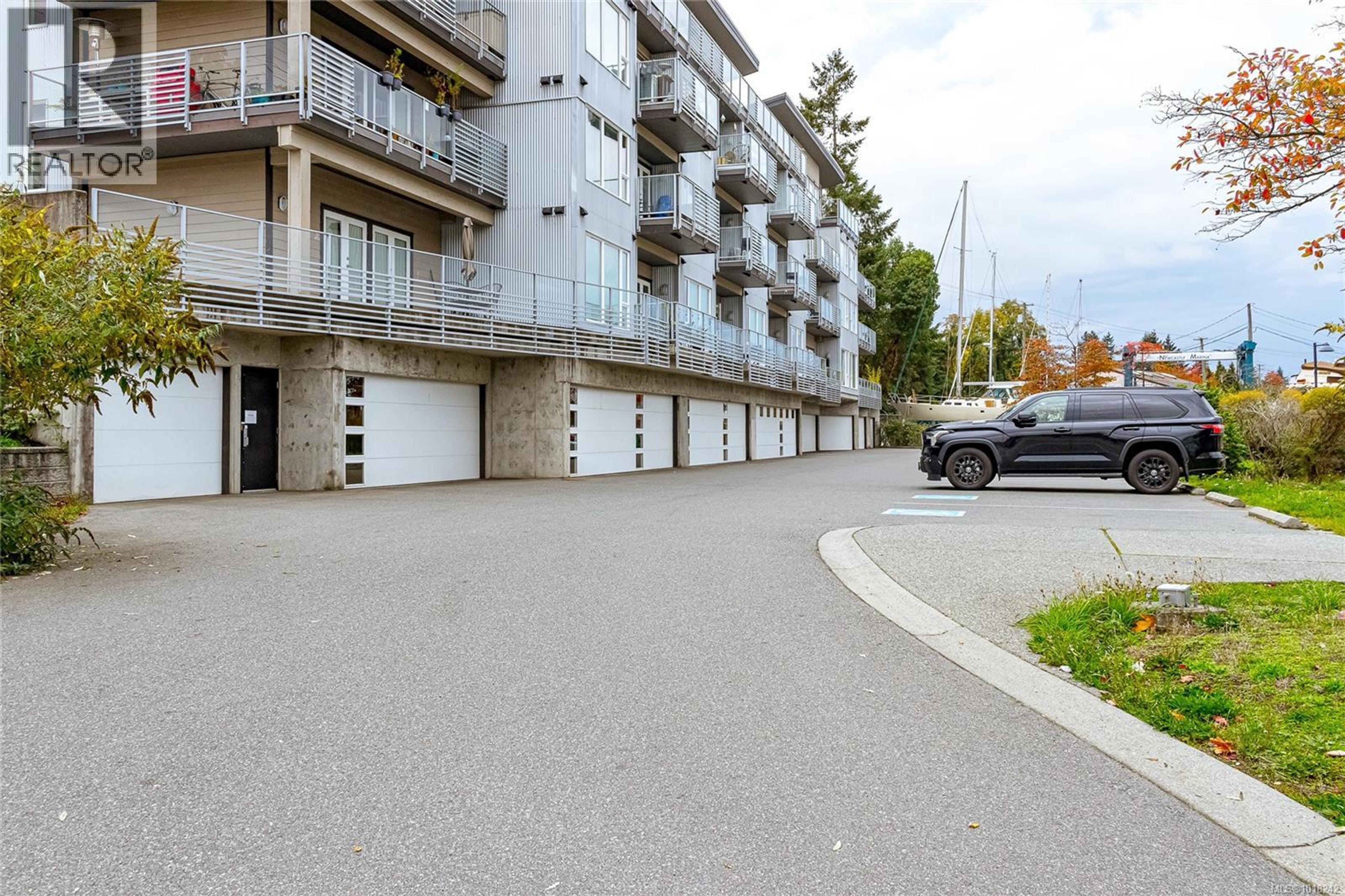 1250 Stewart Ave, Nanaimo - Exteriors - Photo 2