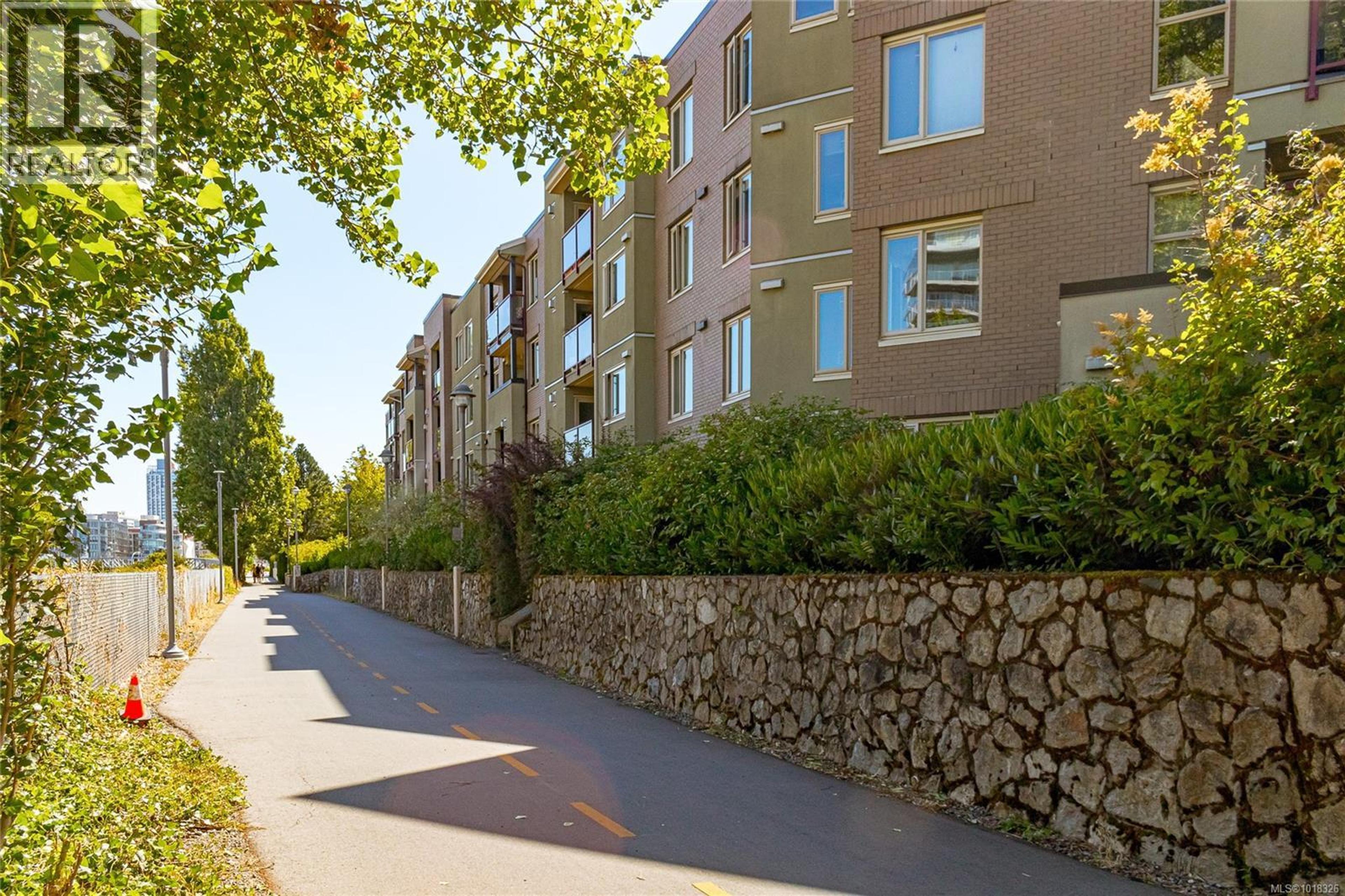 27 Songhees Rd, Victoria - Exteriors - Full Complex View - Photo 3