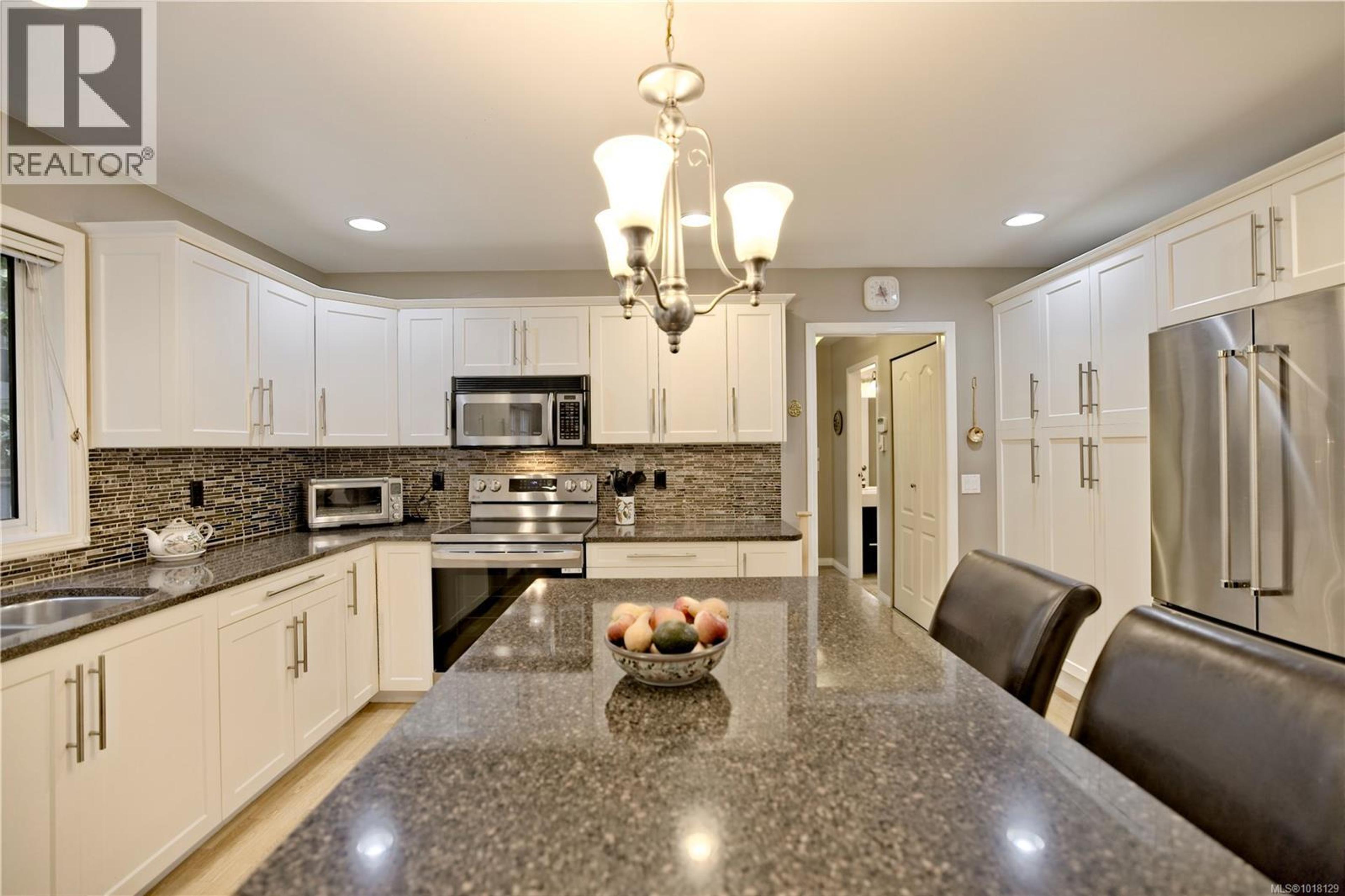 178 ELIZABETH DR - Main Image