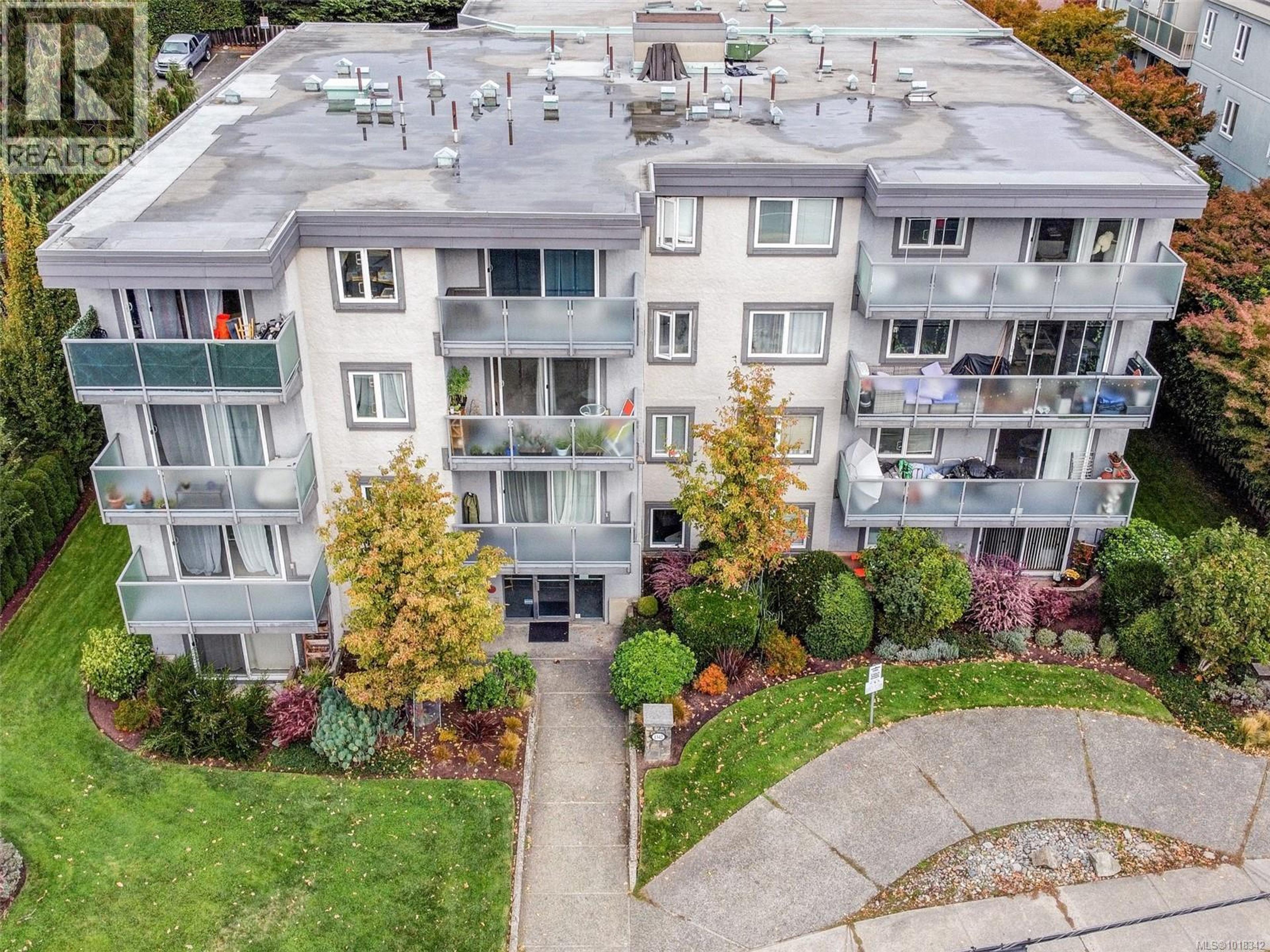 1342 Hillside Ave, Victoria - Exteriors - Drone/Aerial View - Photo 6