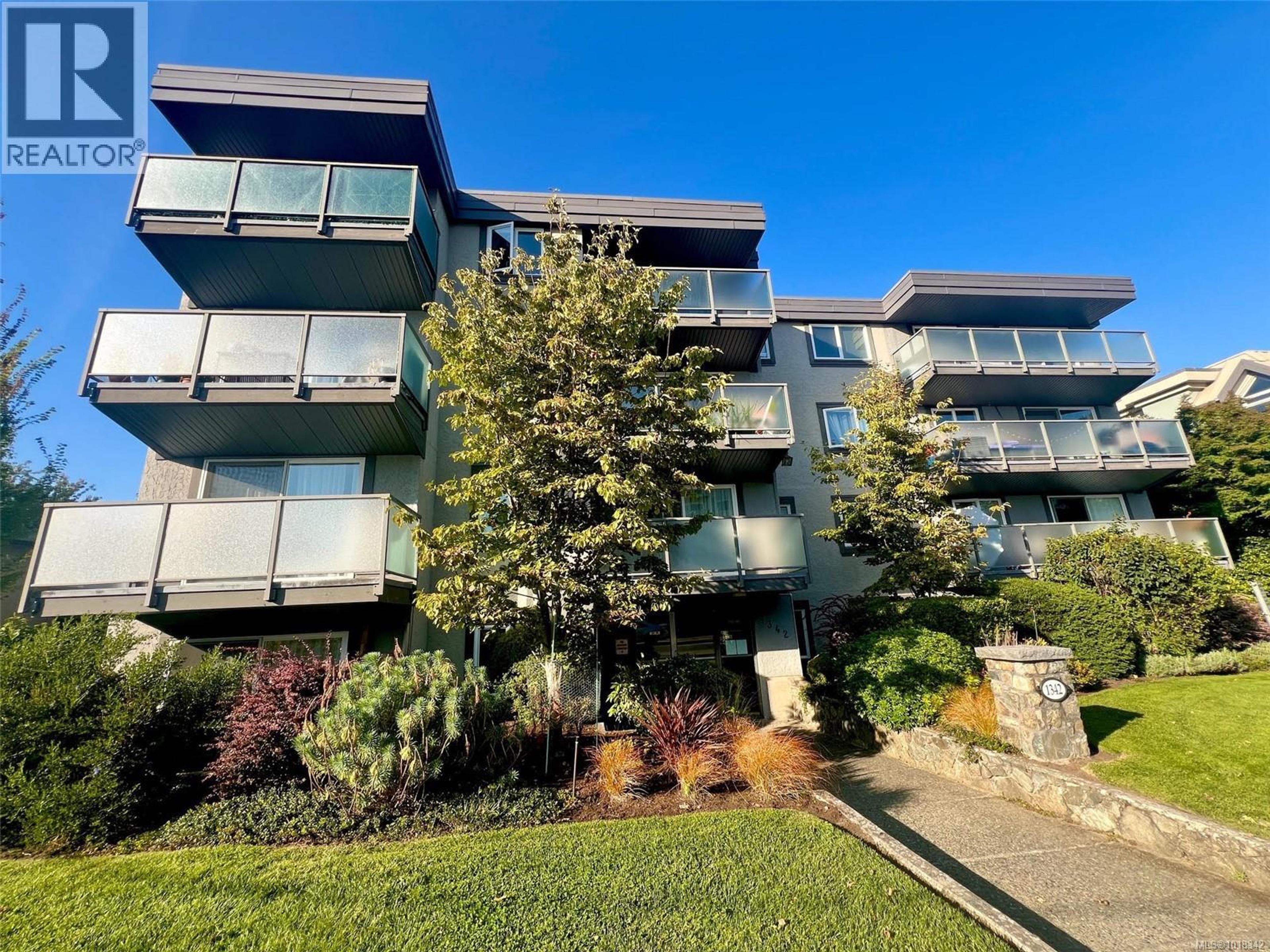 1342 Hillside Ave, Victoria - Exteriors - Photo 7