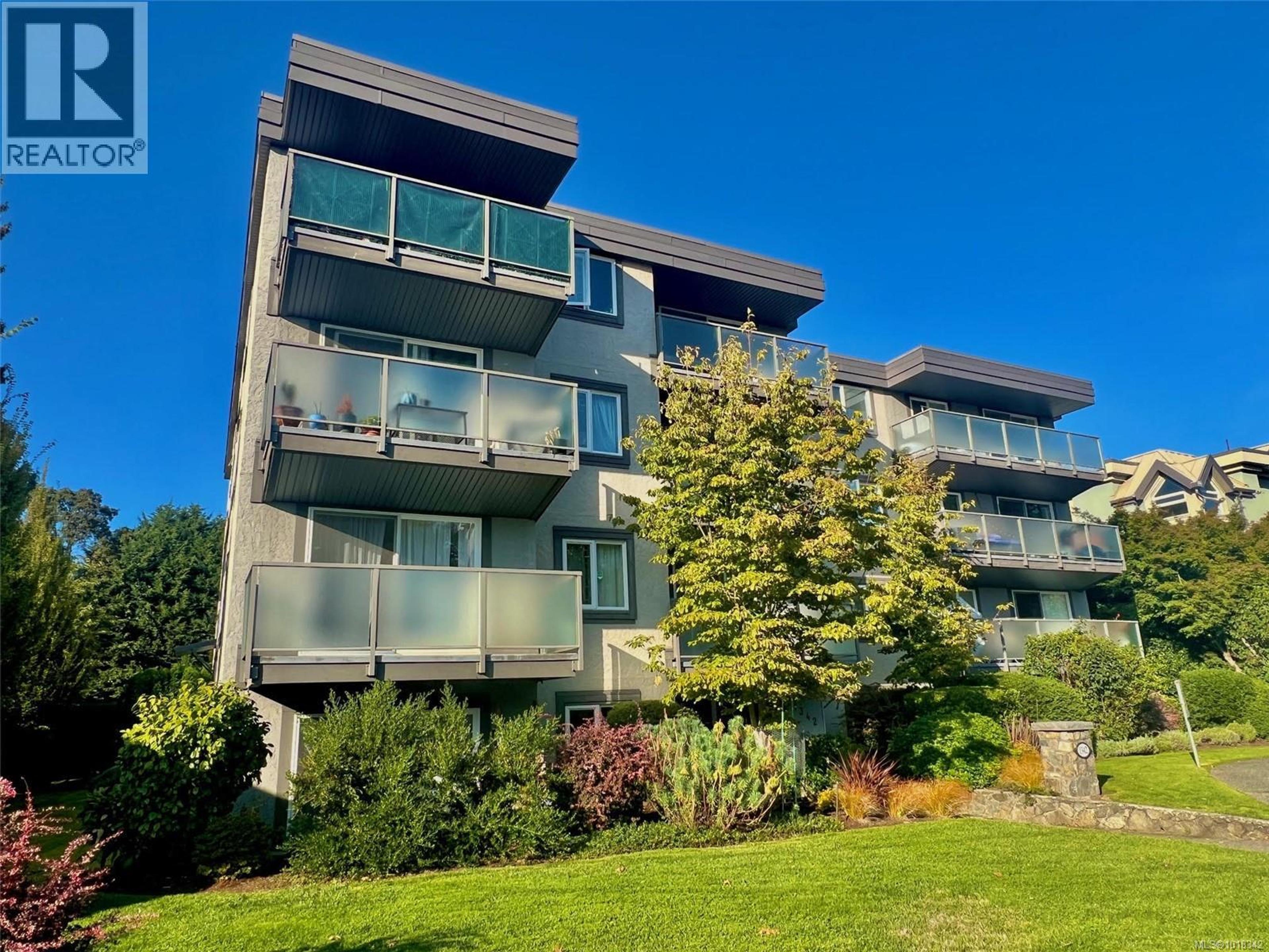 1342 Hillside Ave, Victoria - Exteriors - Photo 8