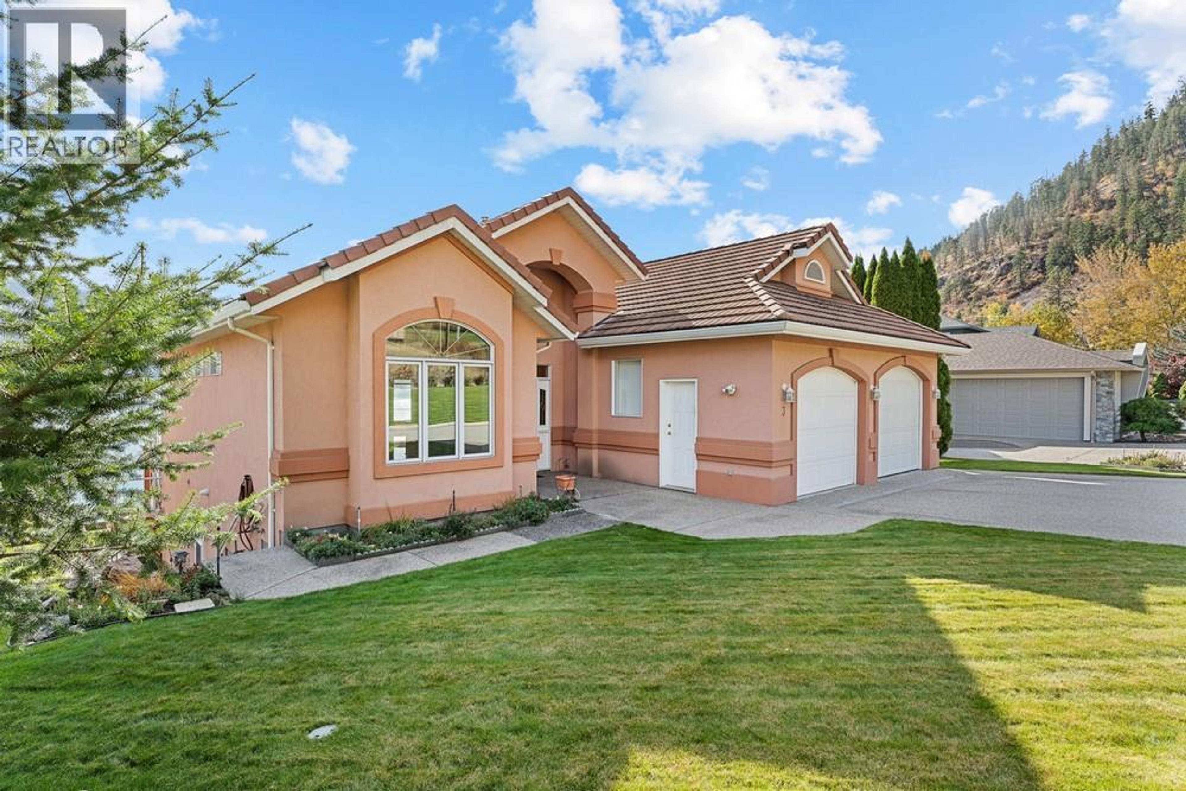 17211 Thomson Road, Lake Country - Exteriors - Photo 2