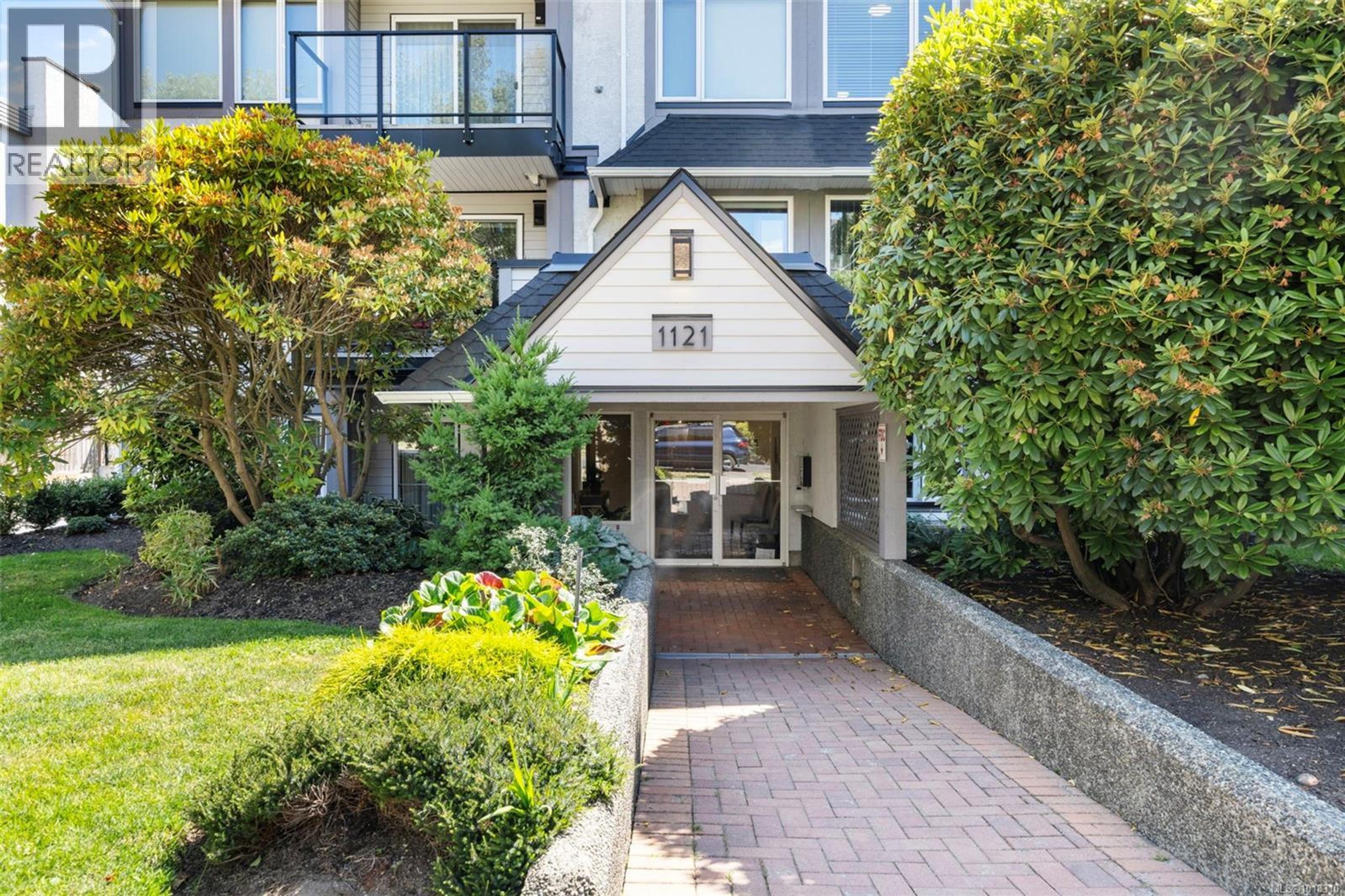 1121 Oscar St, Victoria - Exteriors - Photo 7