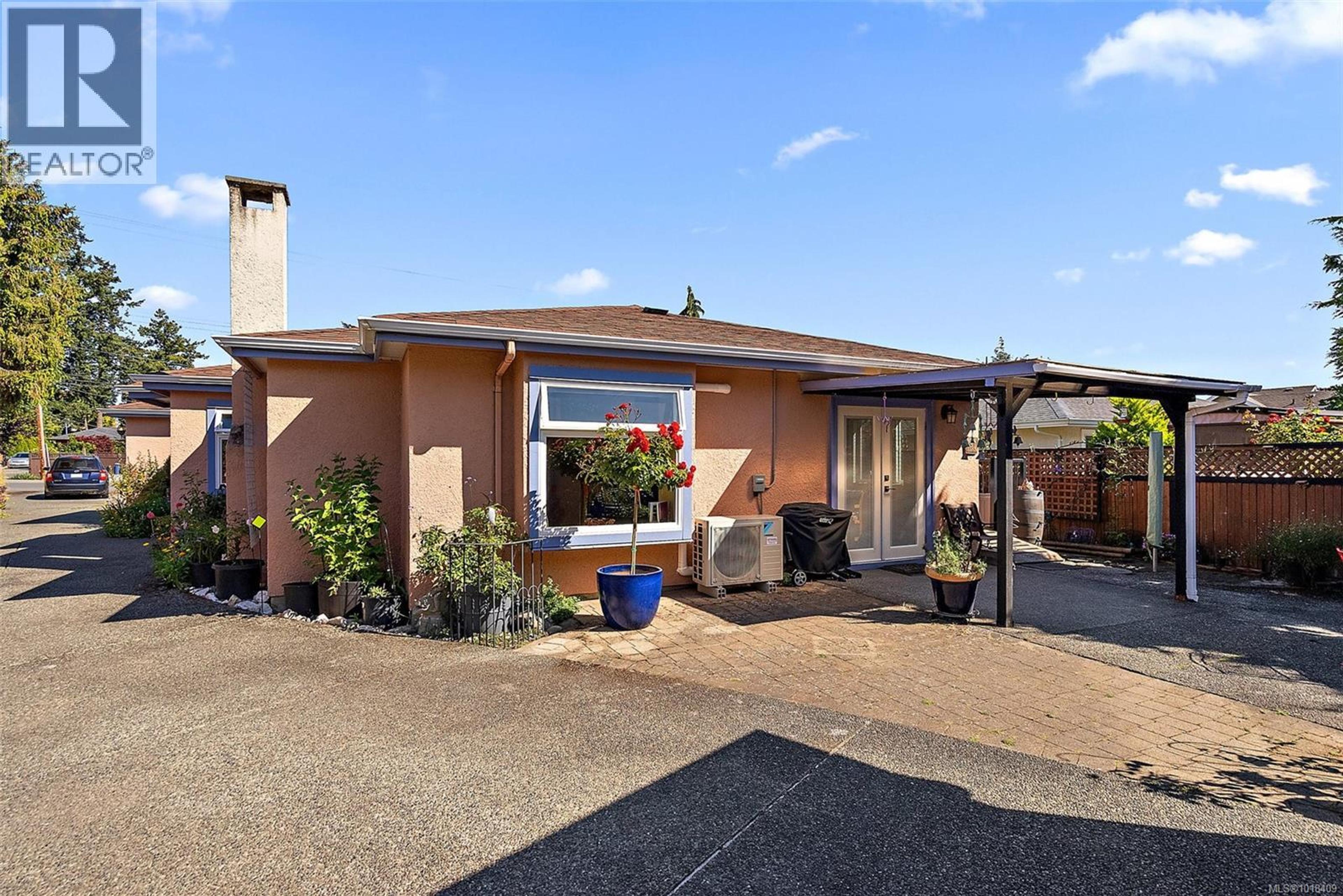 10386 Resthaven Dr, Sidney - Exteriors - Photo 2