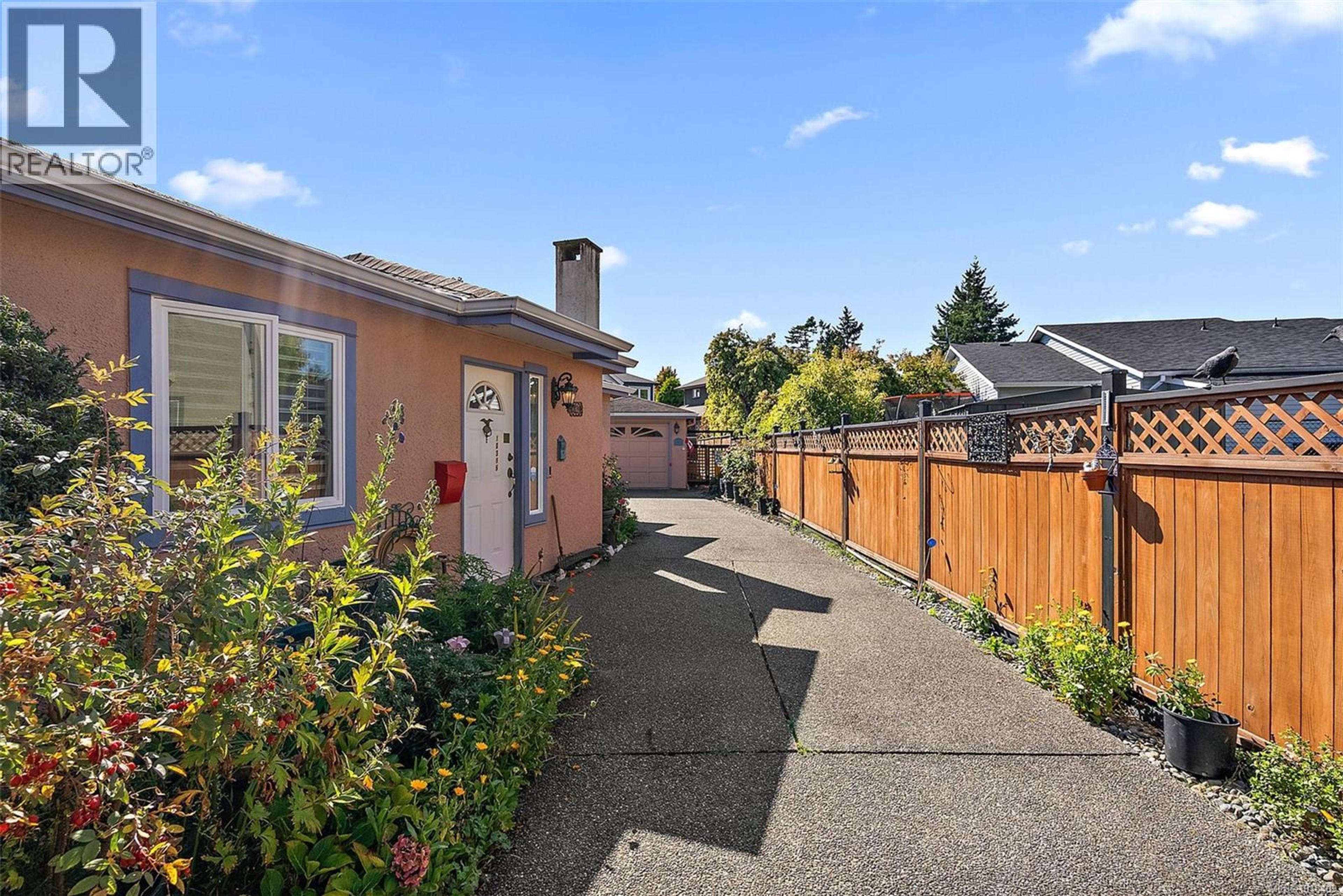 10386 Resthaven Dr, Sidney - Exteriors - Photo 7