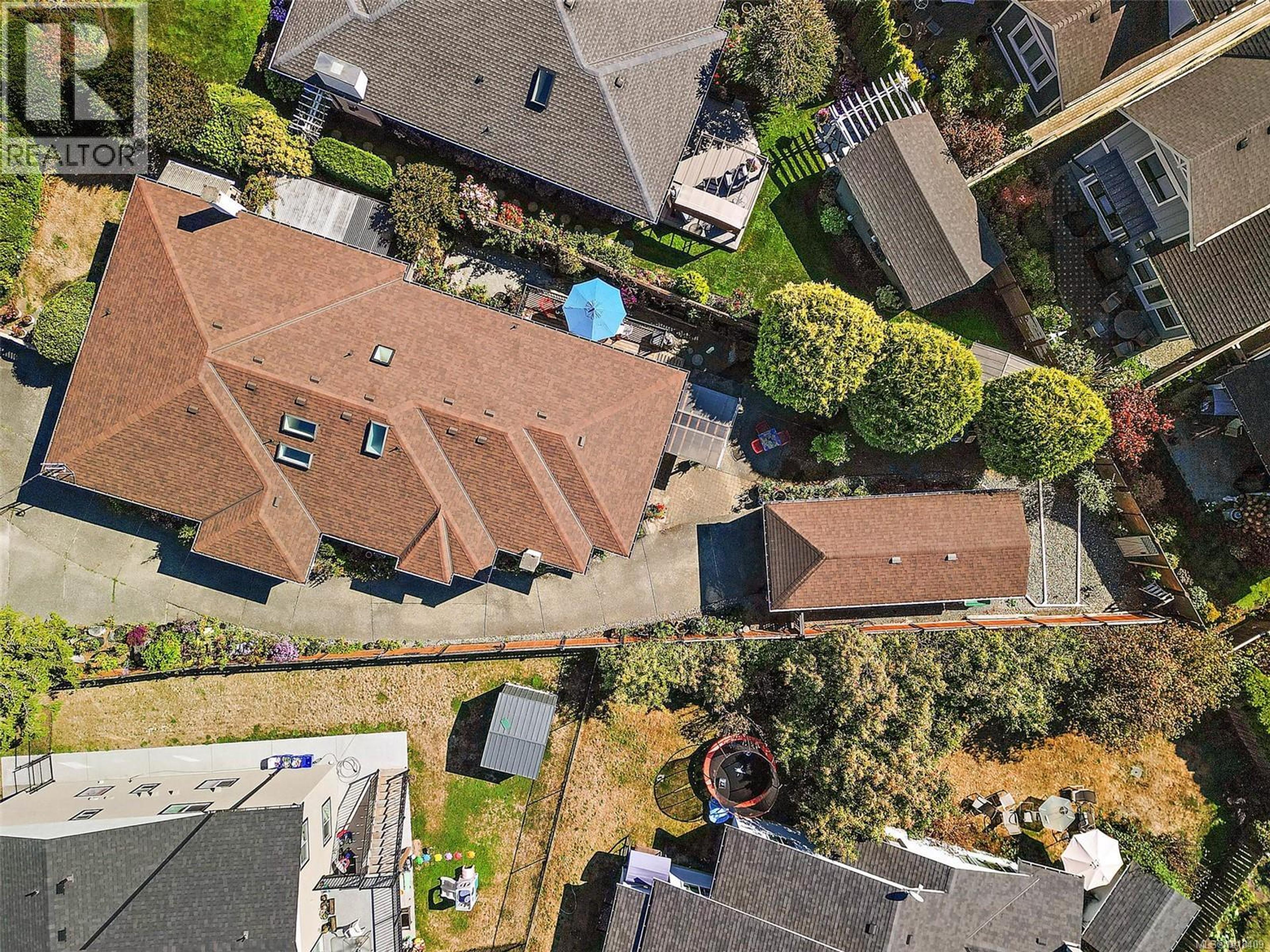 10386 Resthaven Dr, Sidney - Exteriors - Full Complex View, Drone/Aerial View - Photo 5