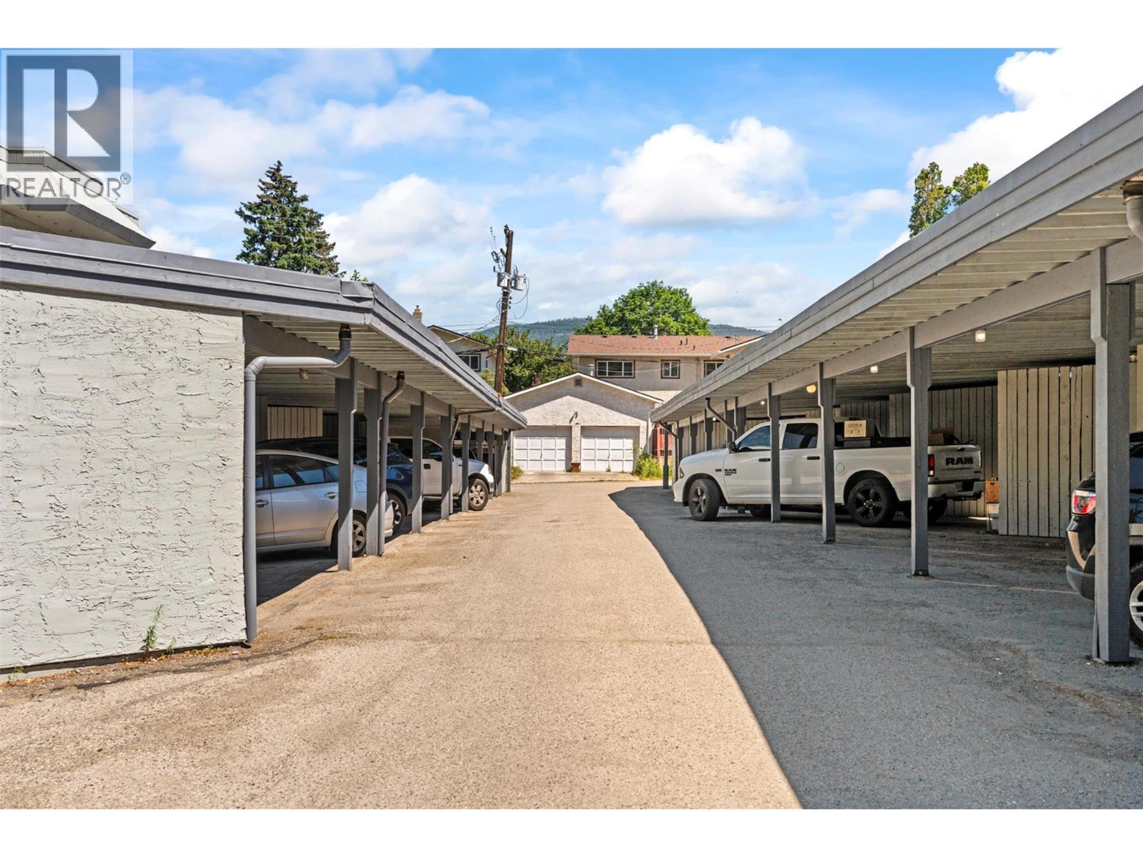 4101 Alexis Park Drive, Vernon - Exteriors - Photo 6